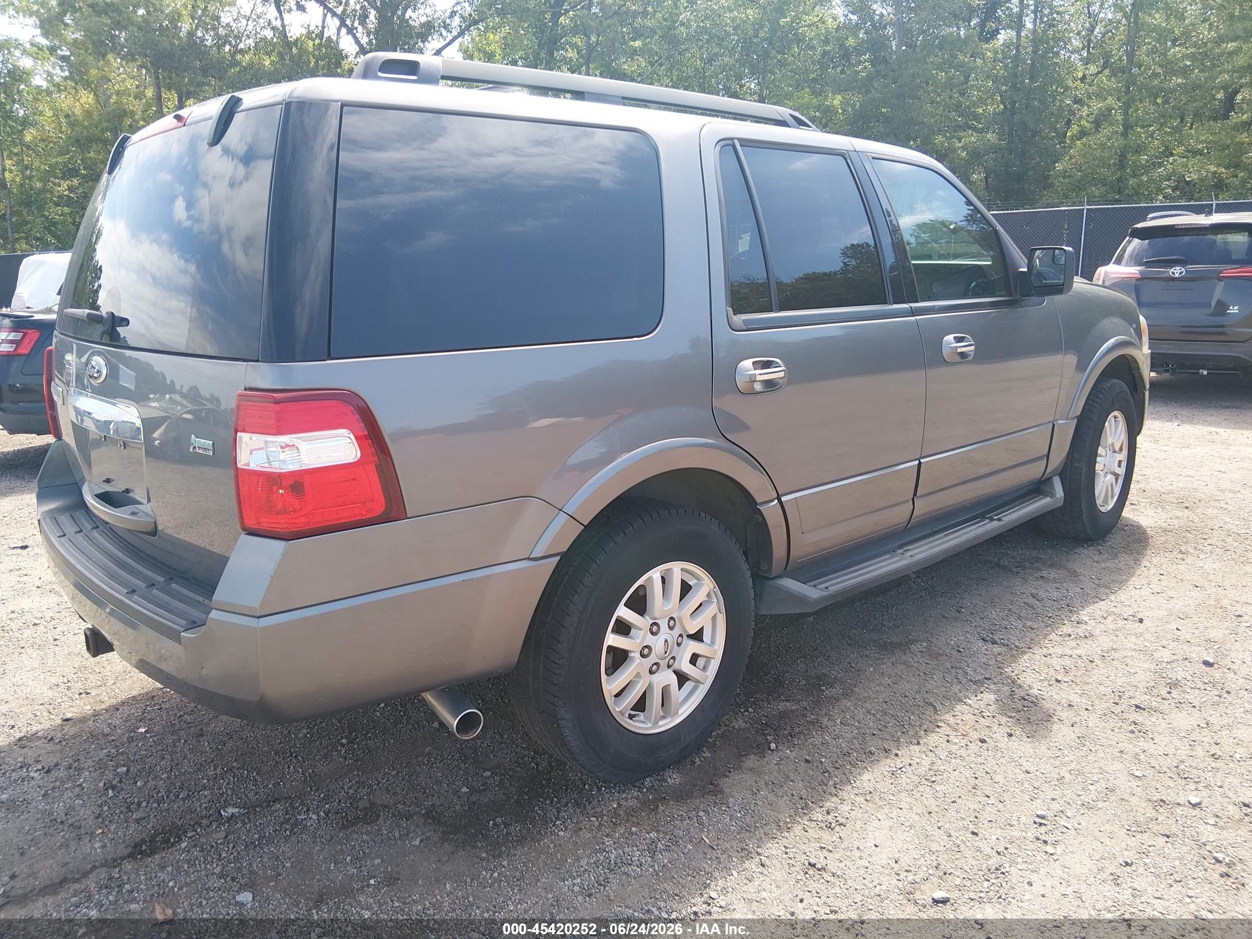 2014 Ford Expedition Xlt Gray vin: 1FMJU1H54EEF26328