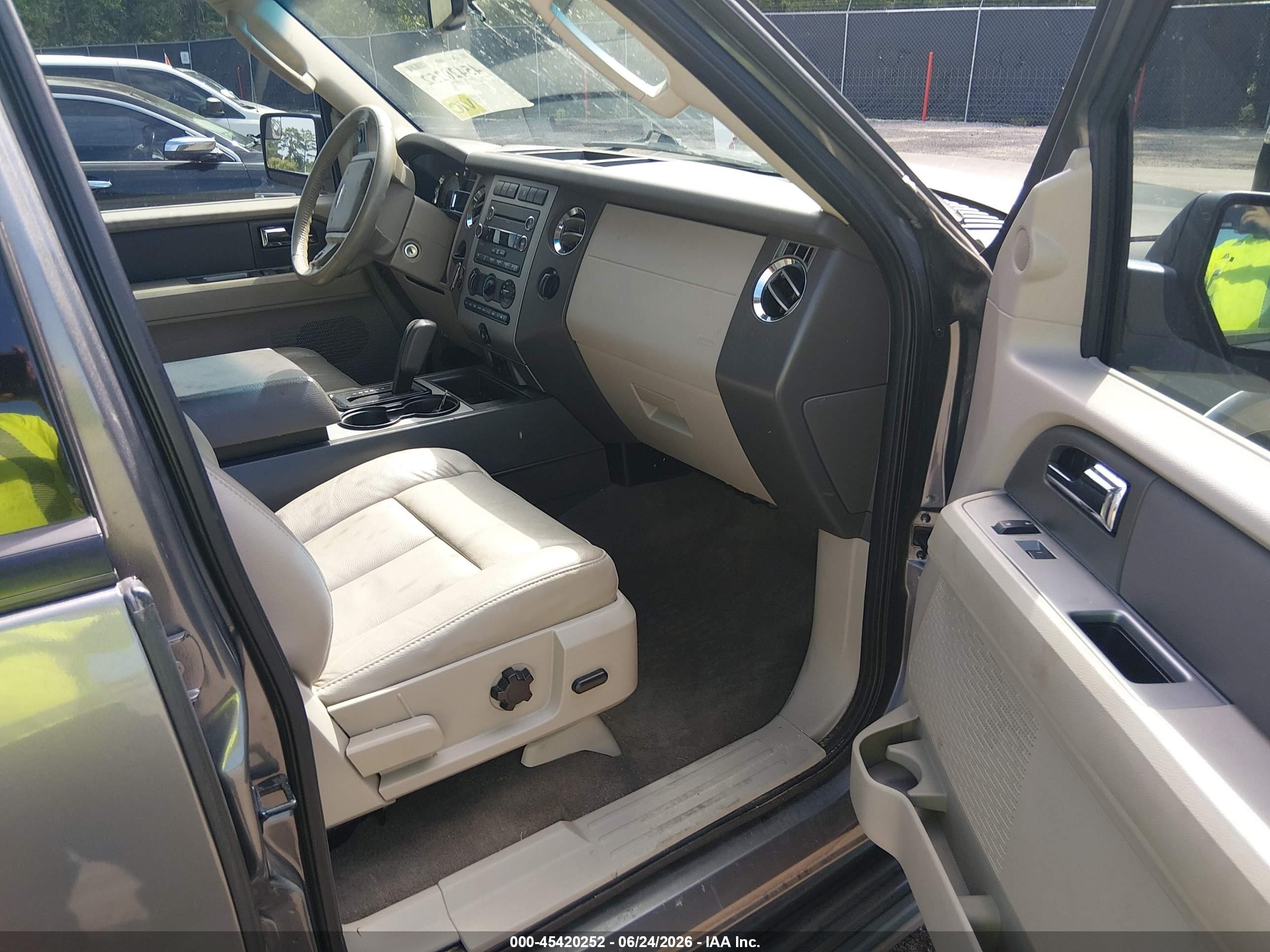 2014 Ford Expedition Xlt Gray vin: 1FMJU1H54EEF26328