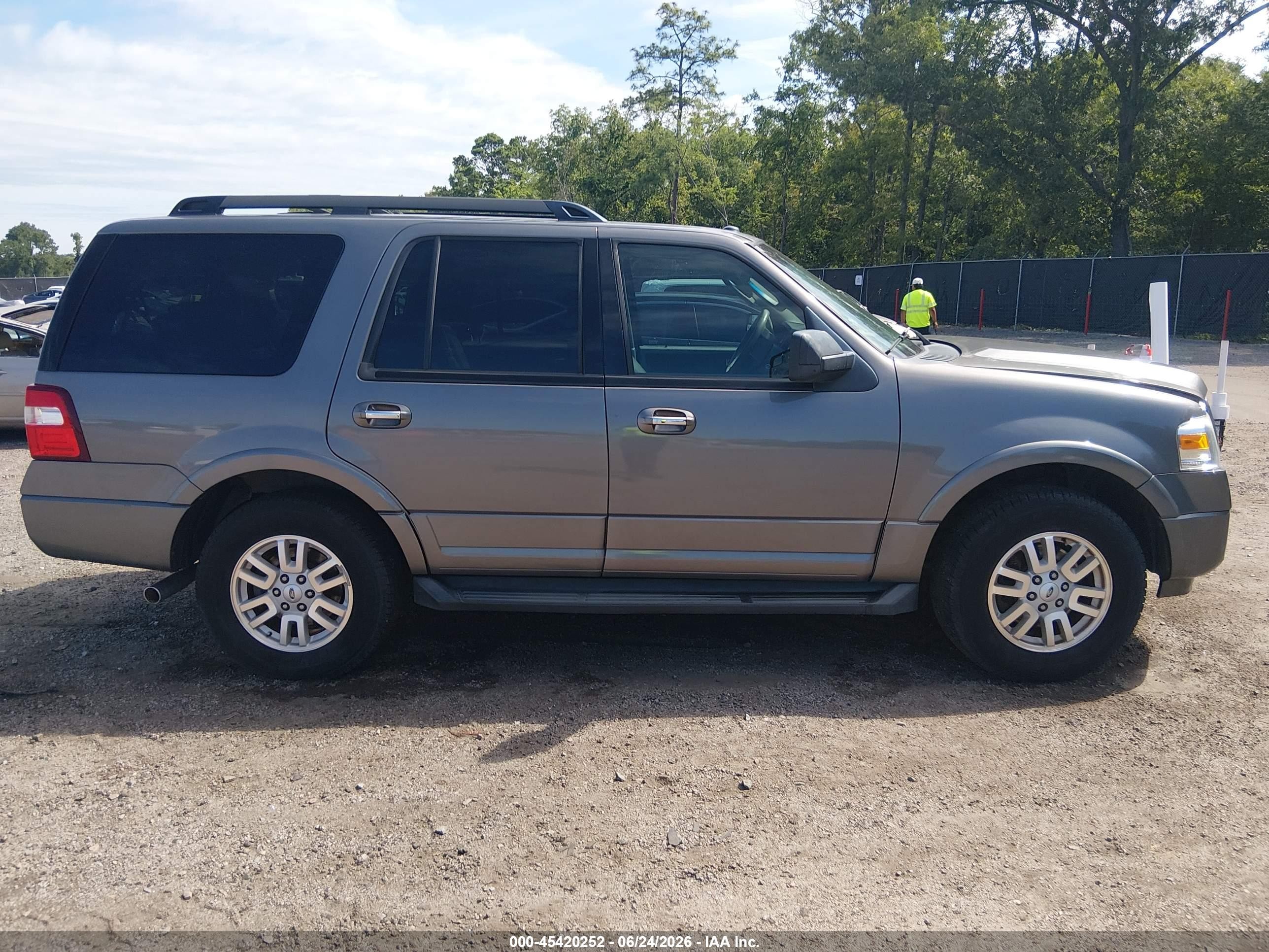 2014 Ford Expedition Xlt Gray vin: 1FMJU1H54EEF26328