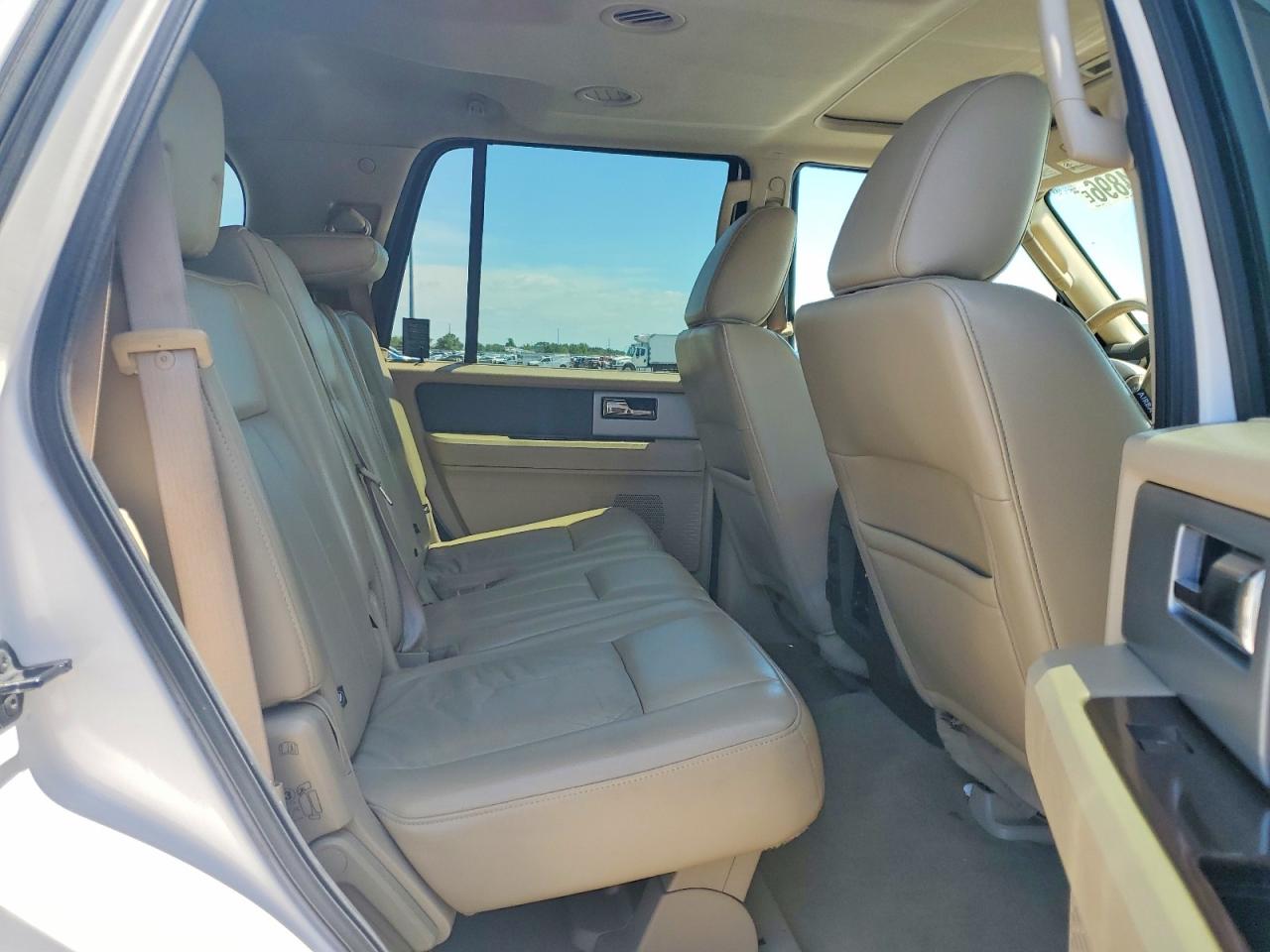 2011 Ford Expedition Xlt Белый vin: 1FMJU1H55BEF39293