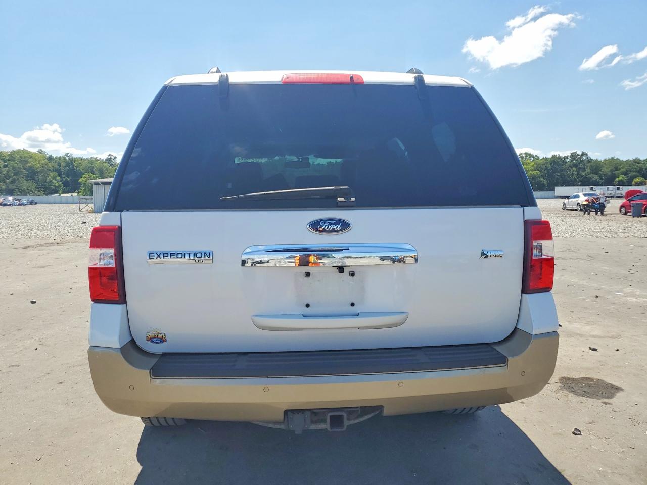 2011 Ford Expedition Xlt Белый vin: 1FMJU1H55BEF39293