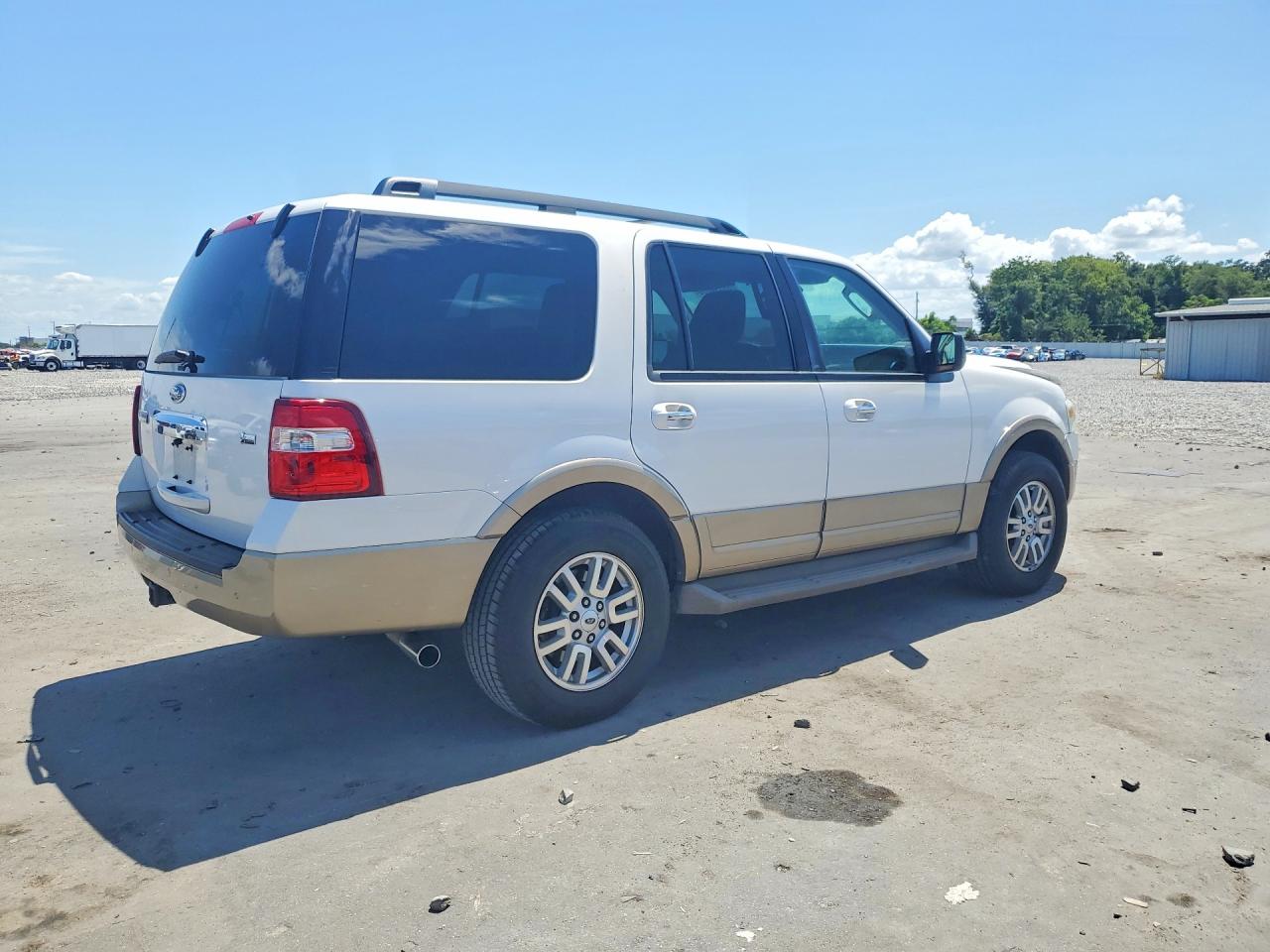2011 Ford Expedition Xlt Белый vin: 1FMJU1H55BEF39293