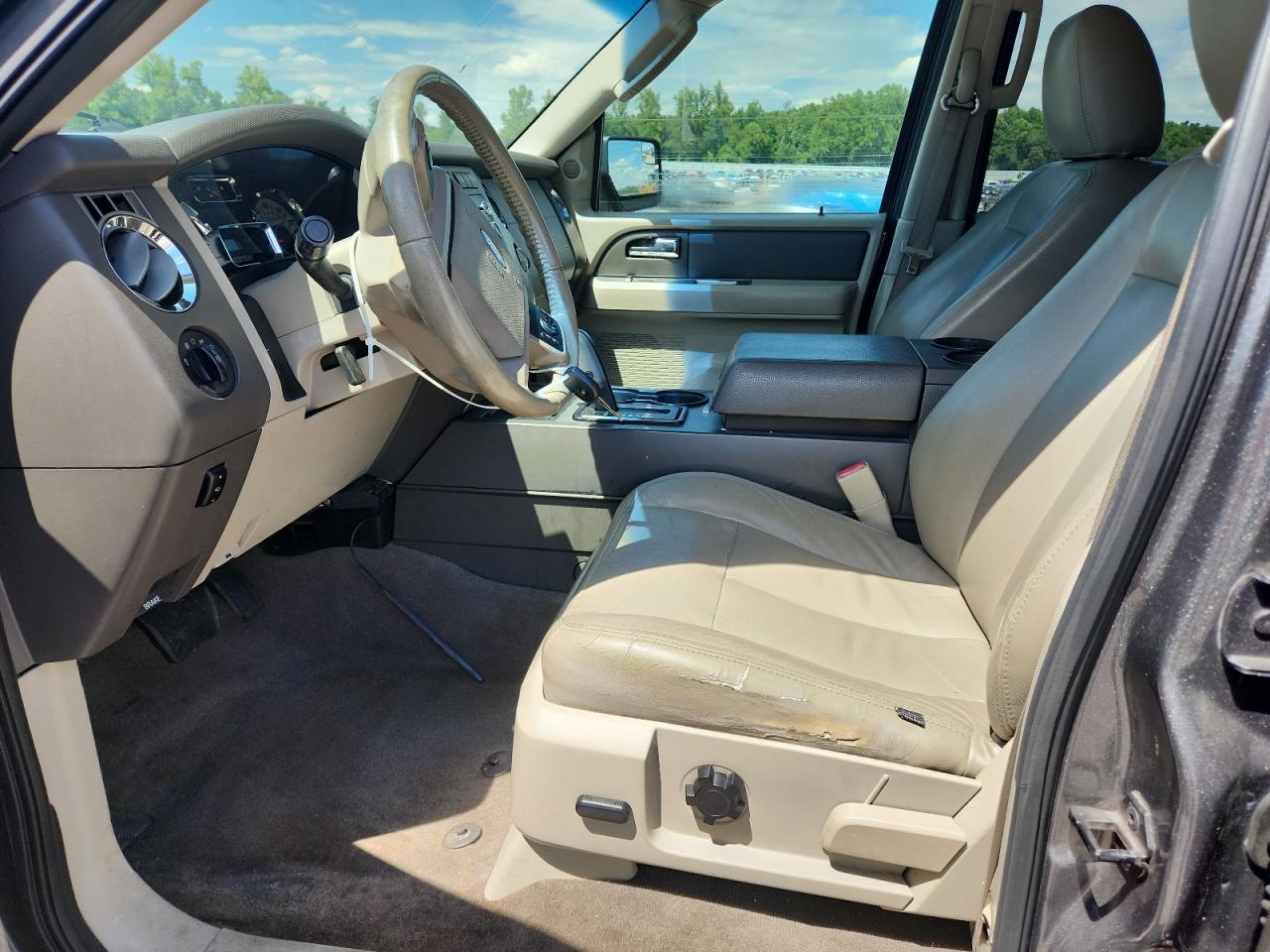 2012 Ford Expedition Charcoal vin: 1FMJU1H55CEF02214 Damage: Left Front Seat Cushion, Worn, Replacement Required