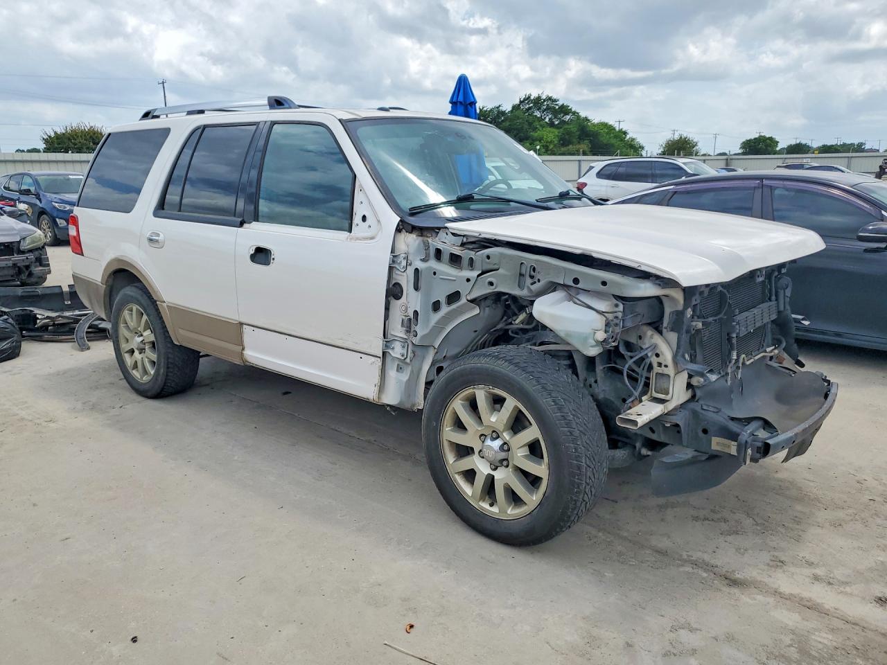 2013 Ford Expedition Xlt Белый vin: 1FMJU1H55DEF66240