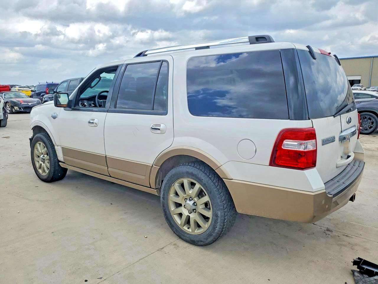 2013 Ford Expedition Xlt Белый vin: 1FMJU1H55DEF66240