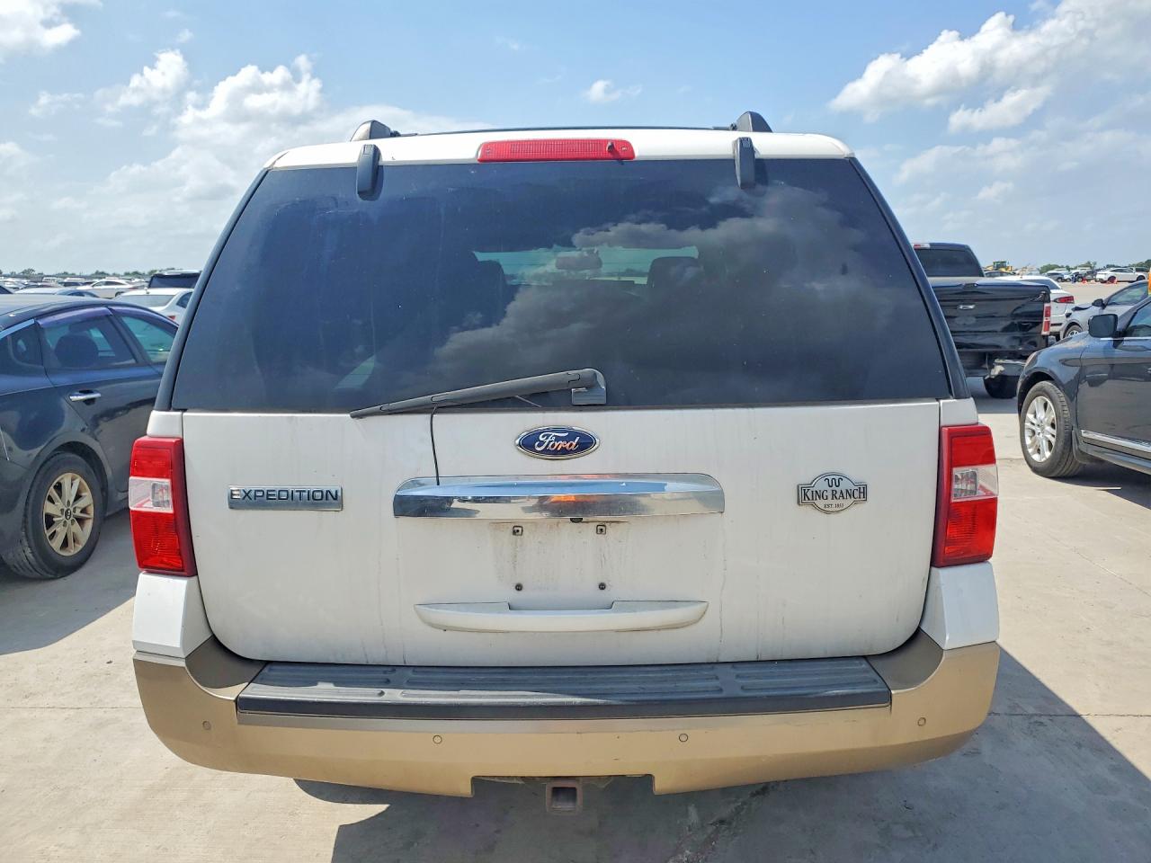 2013 Ford Expedition Xlt Белый vin: 1FMJU1H55DEF66240