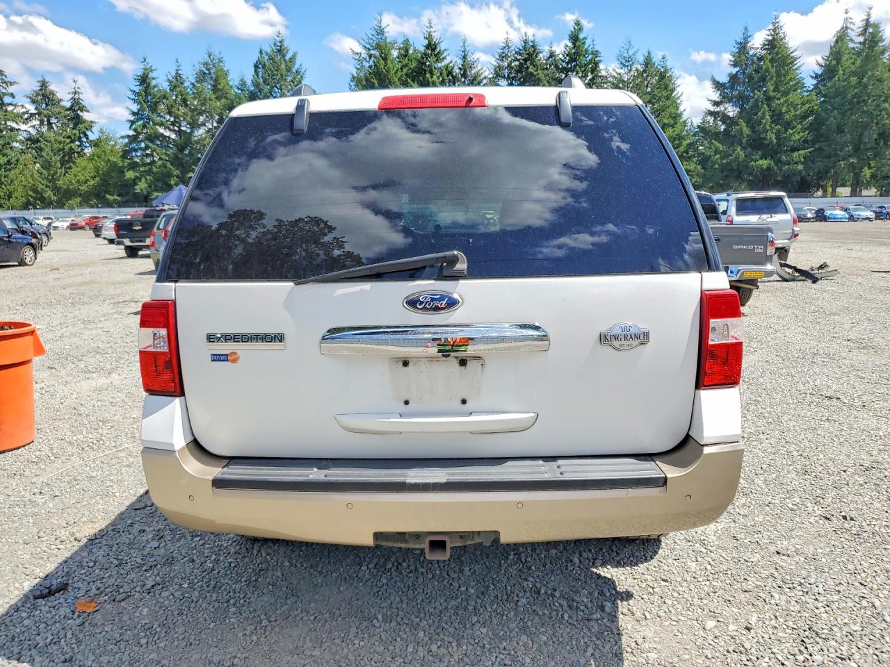 2014 Ford Expedition Xlt White vin: 1FMJU1H56EEF01978