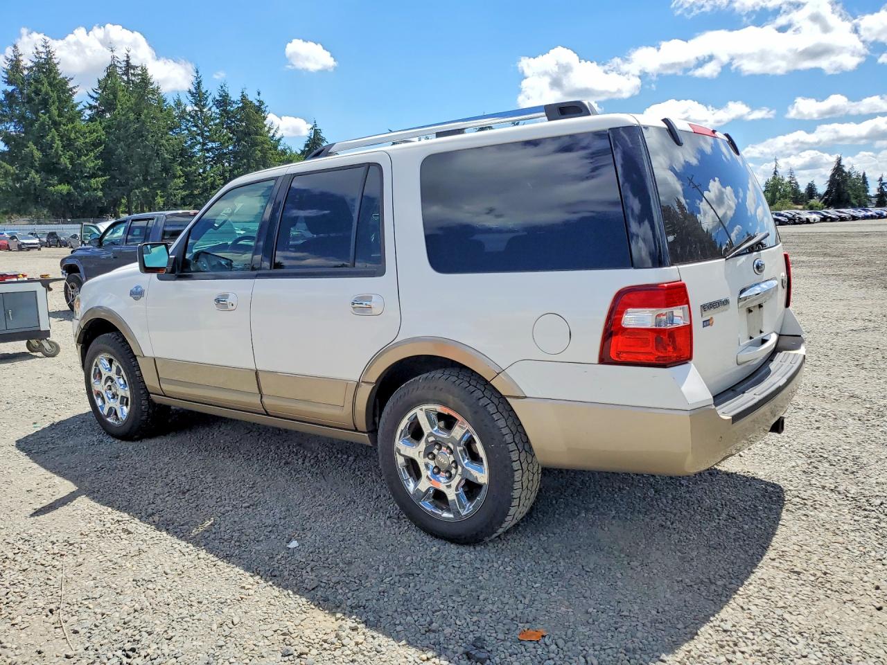 2014 Ford Expedition Xlt White vin: 1FMJU1H56EEF01978