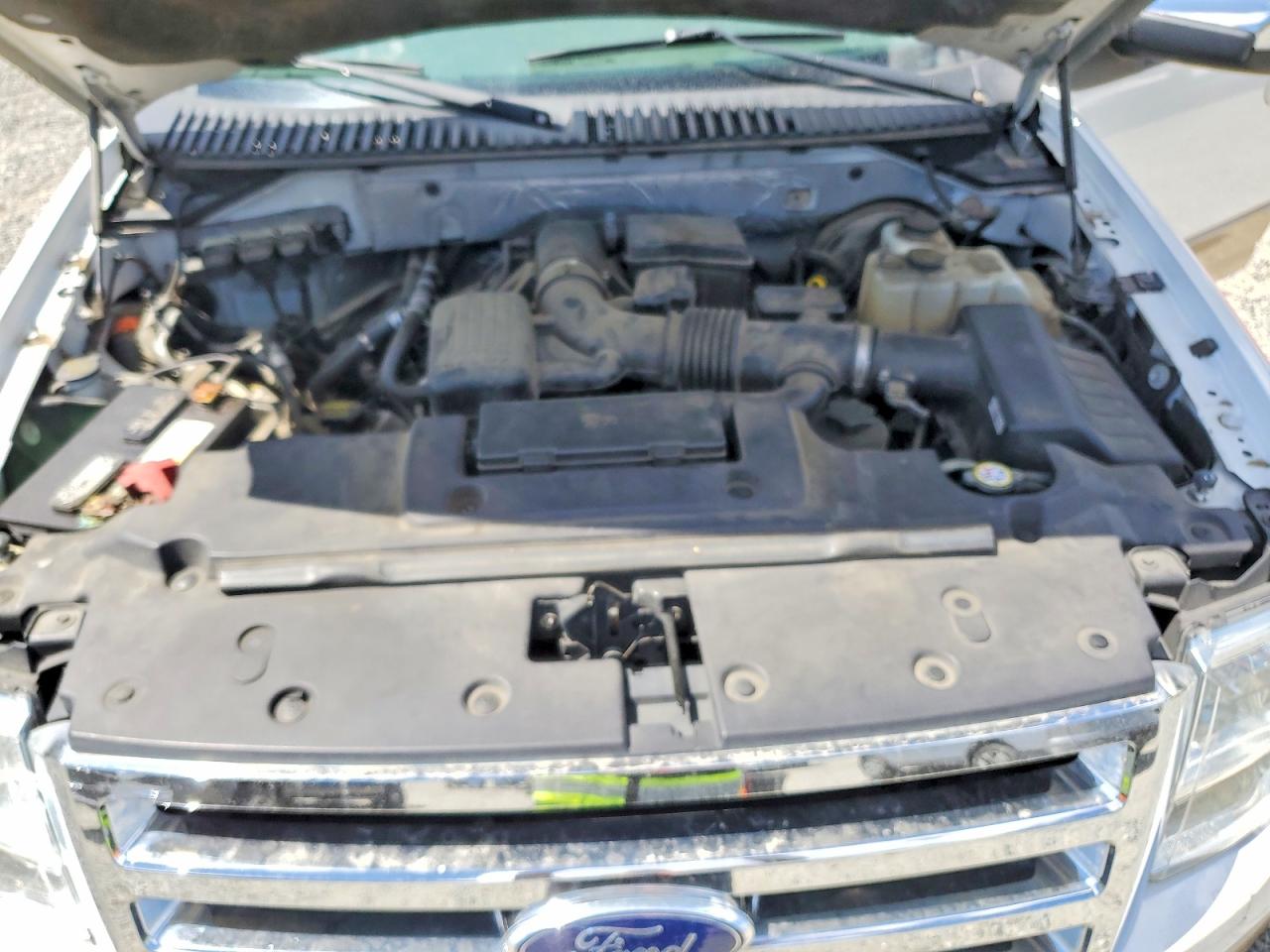 2014 Ford Expedition Xlt White vin: 1FMJU1H56EEF01978
