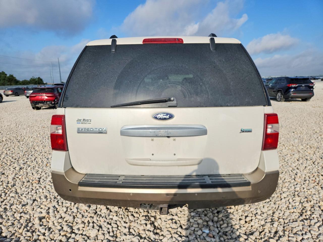 2013 Ford Expedition Xlt Белый vin: 1FMJU1H57DEF49472