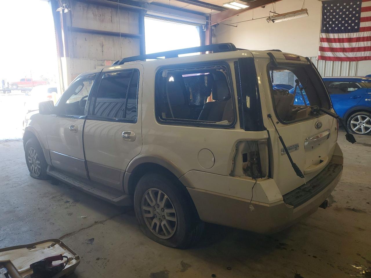 2014 Ford Expedition Xlt Белый vin: 1FMJU1H58EEF21472