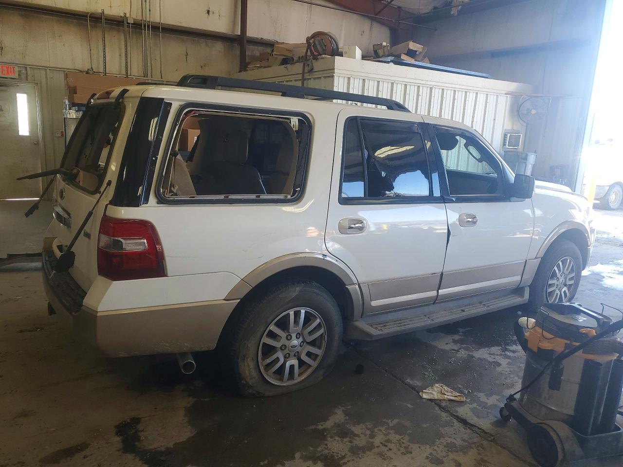 2014 Ford Expedition Xlt Белый vin: 1FMJU1H58EEF21472