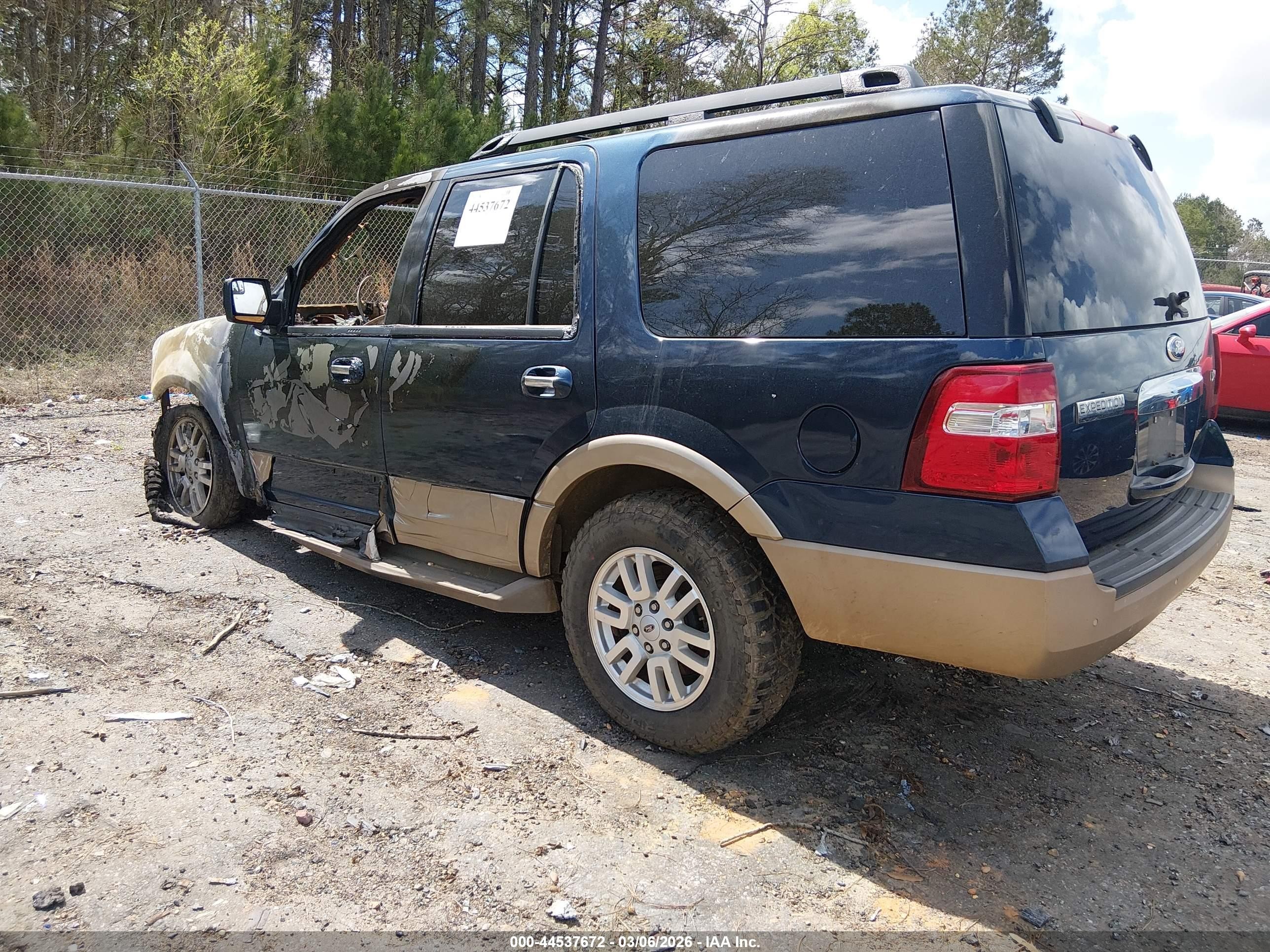 2014 Ford Expedition Xlt Blue vin: 1FMJU1H58EEF65536