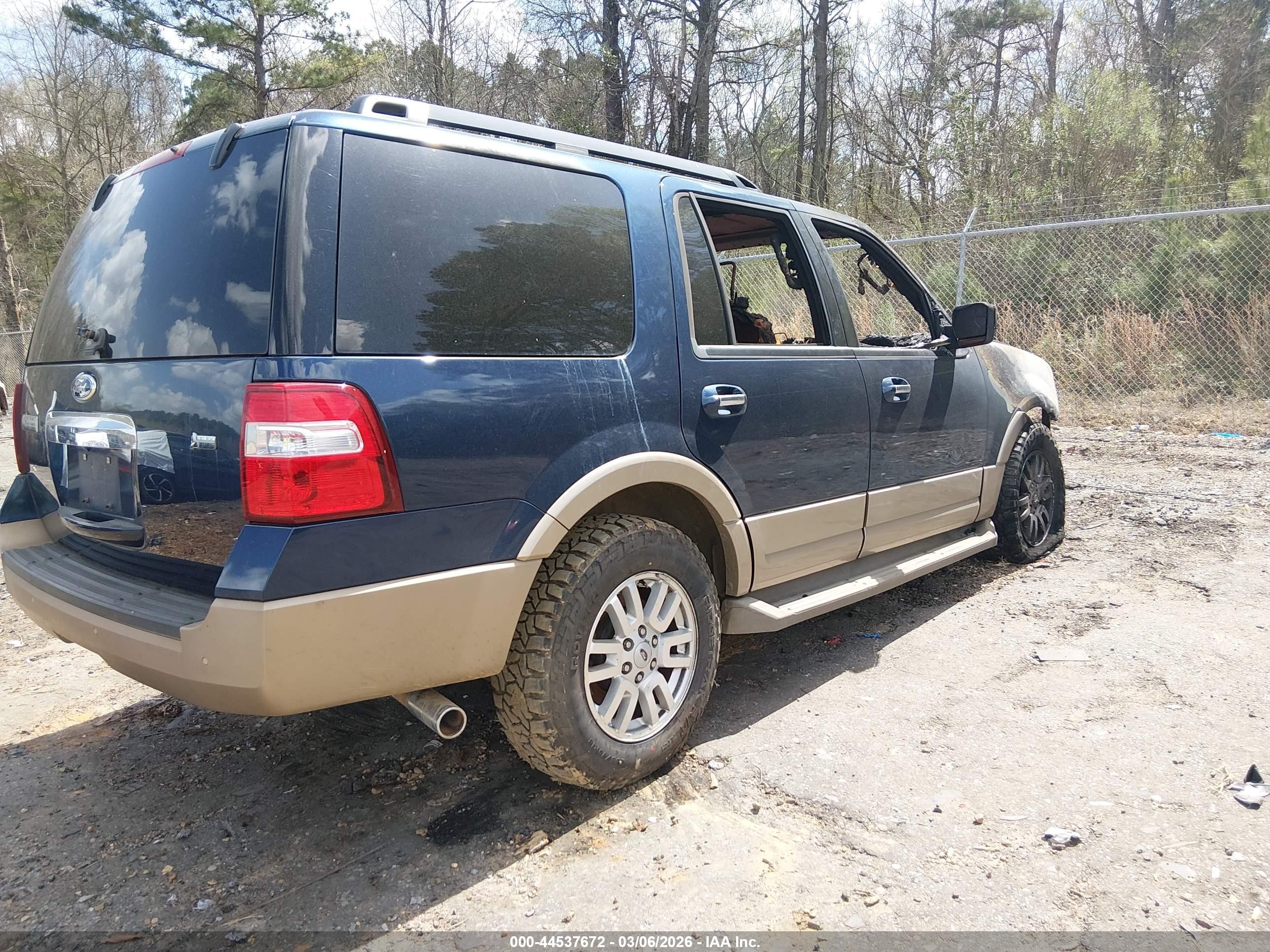 2014 Ford Expedition Xlt Blue vin: 1FMJU1H58EEF65536