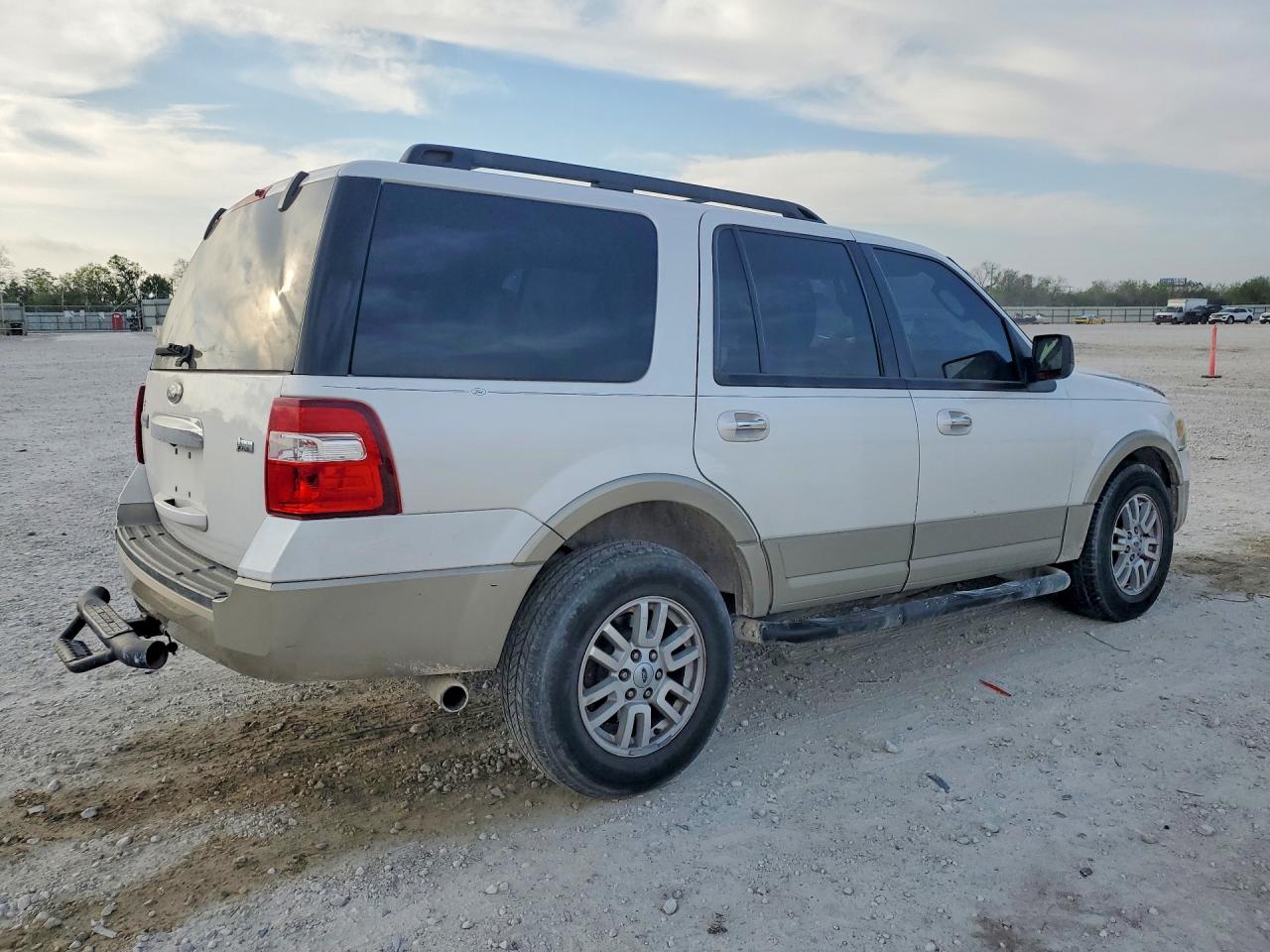 2010 Ford Expedition Eddie Bauer White vin: 1FMJU1H59AEB64040