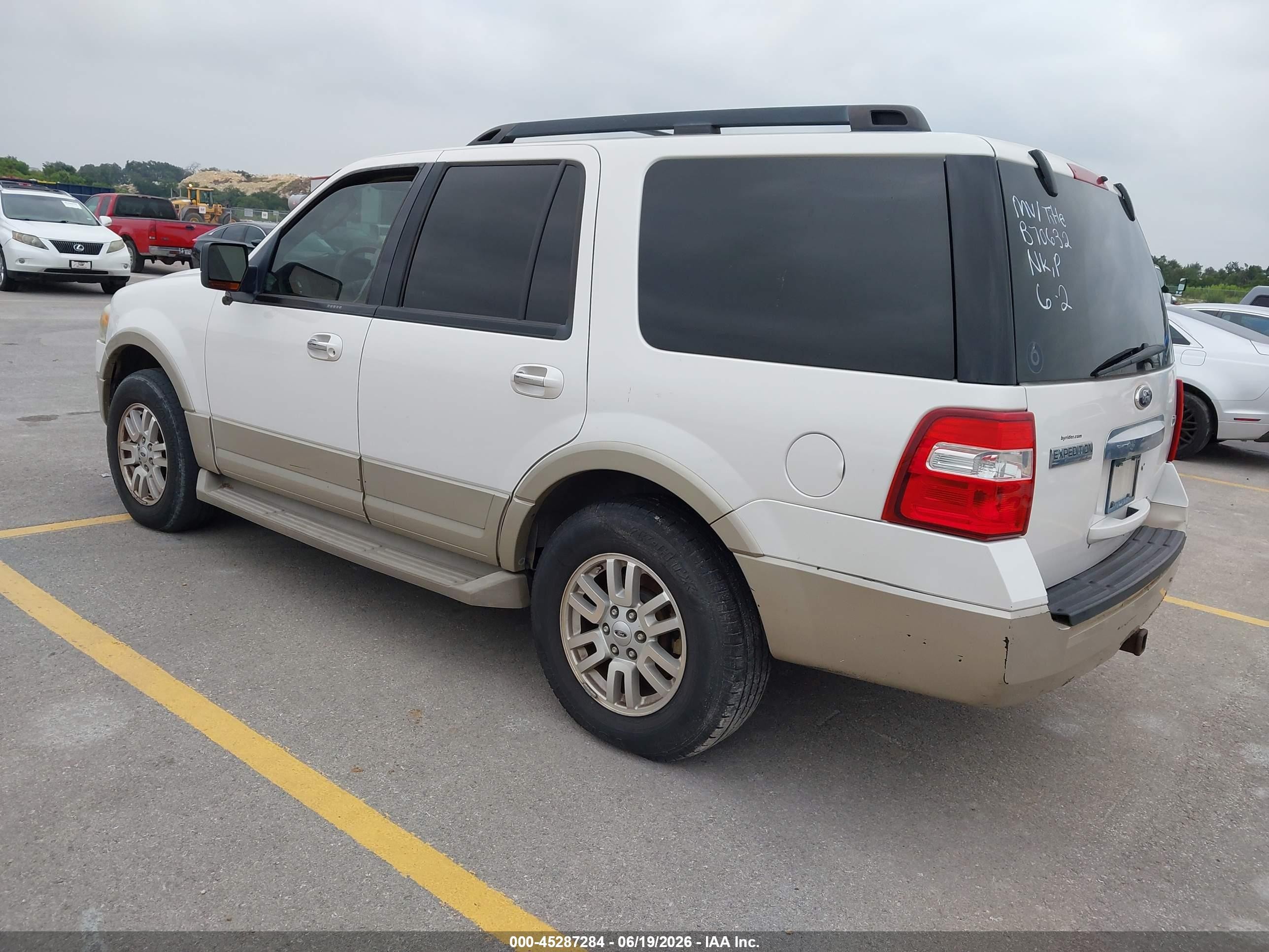 2010 Ford Expedition Eddie Bauer Белый vin: 1FMJU1H59AEB70632