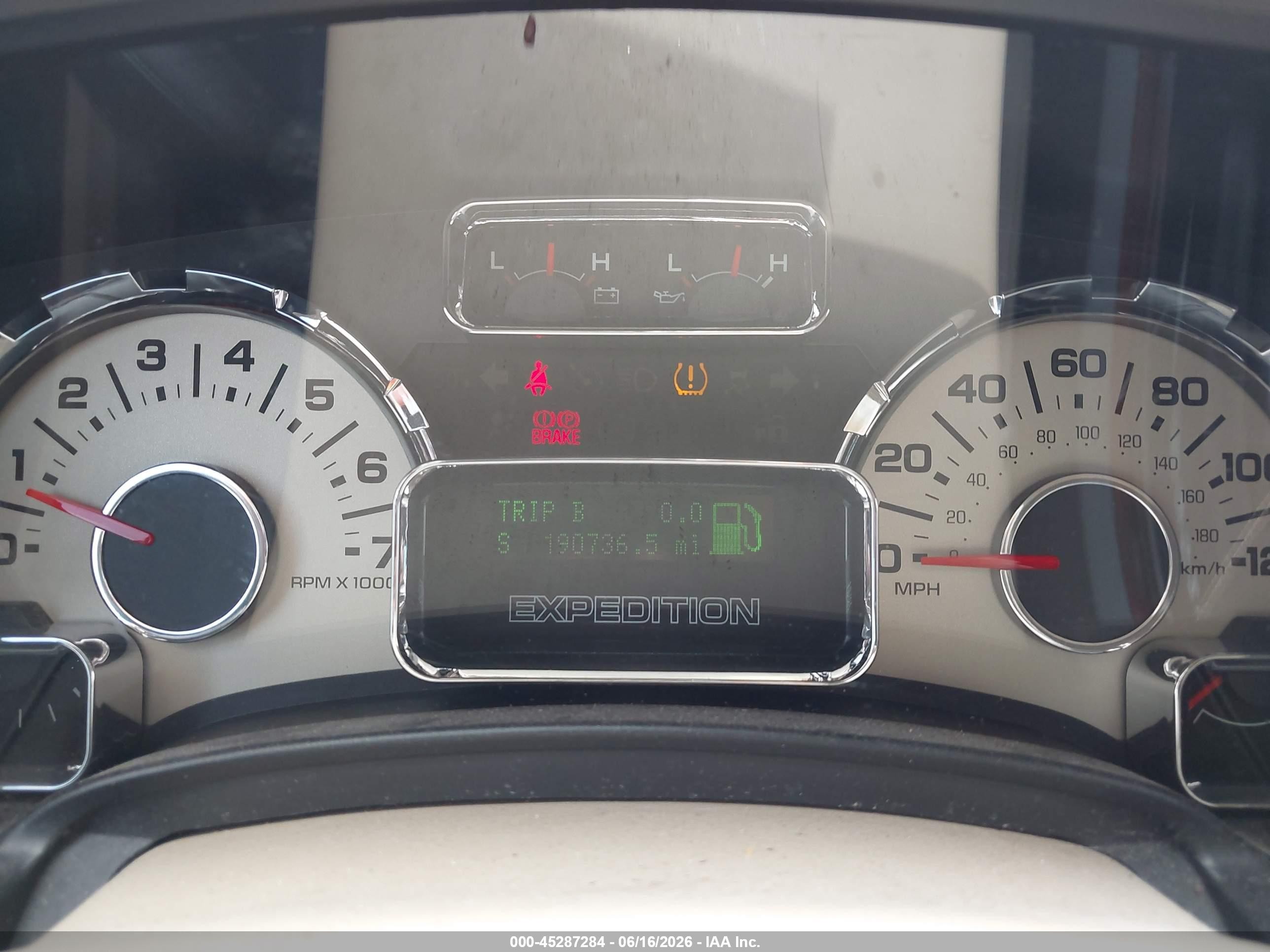 2010 Ford Expedition Eddie Bauer Белый vin: 1FMJU1H59AEB70632