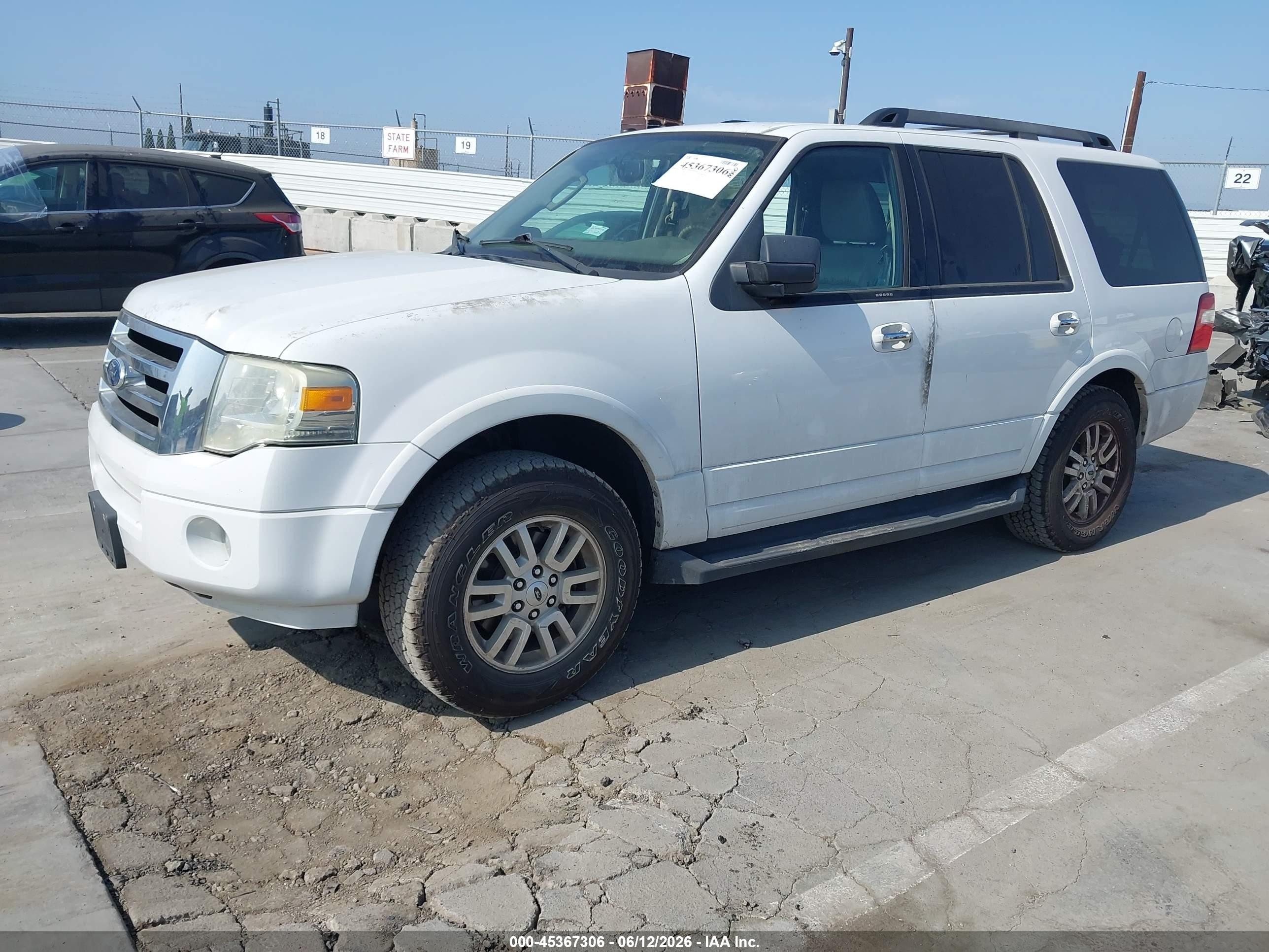 2011 Ford Expedition Xlt White vin: 1FMJU1H59BEF46585