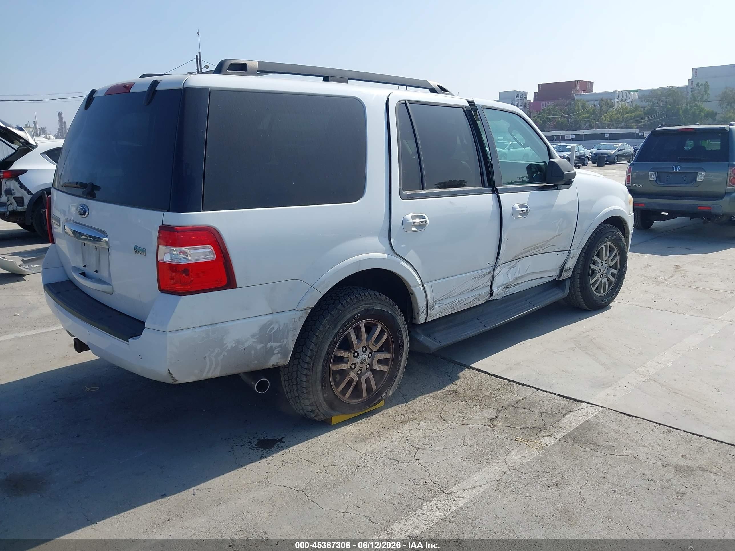 2011 Ford Expedition Xlt White vin: 1FMJU1H59BEF46585