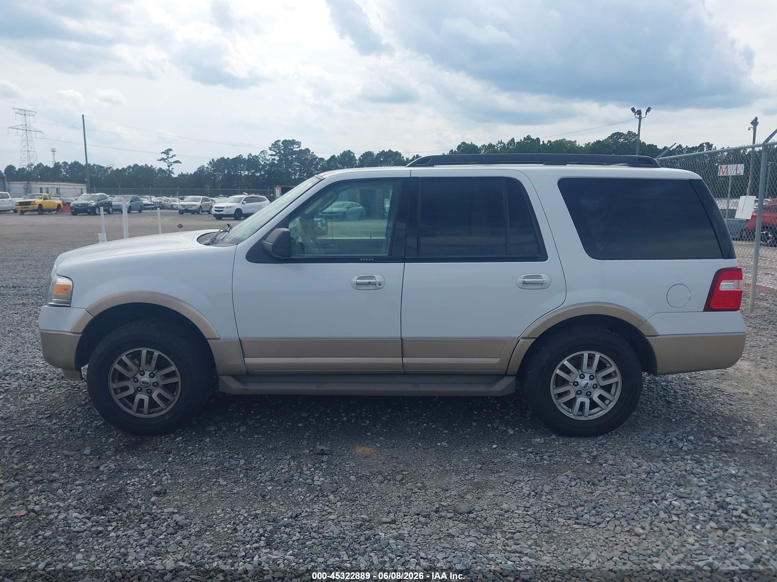 2013 Ford Expedition Xlt White vin: 1FMJU1H59DEF42894