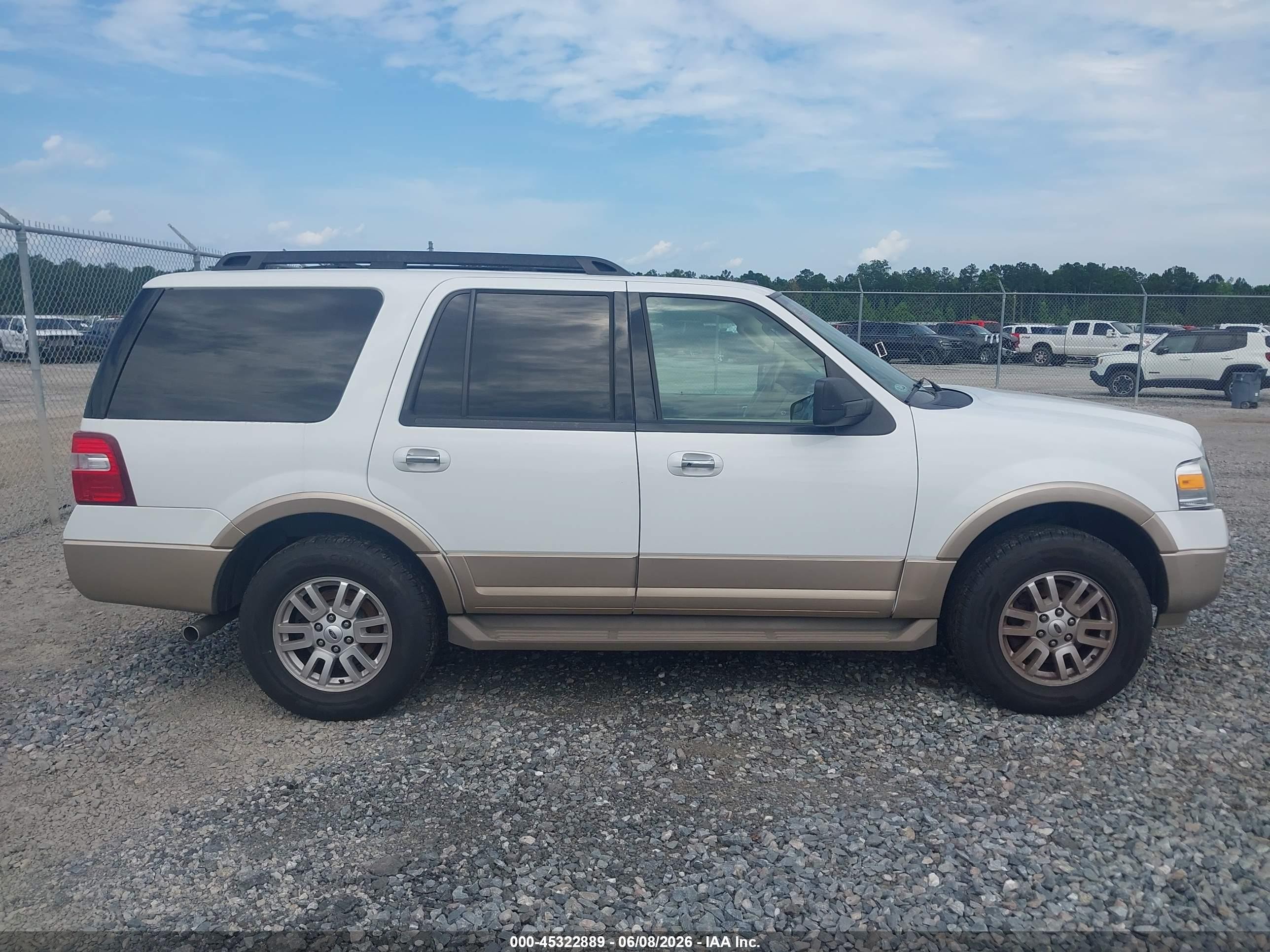 2013 Ford Expedition Xlt White vin: 1FMJU1H59DEF42894