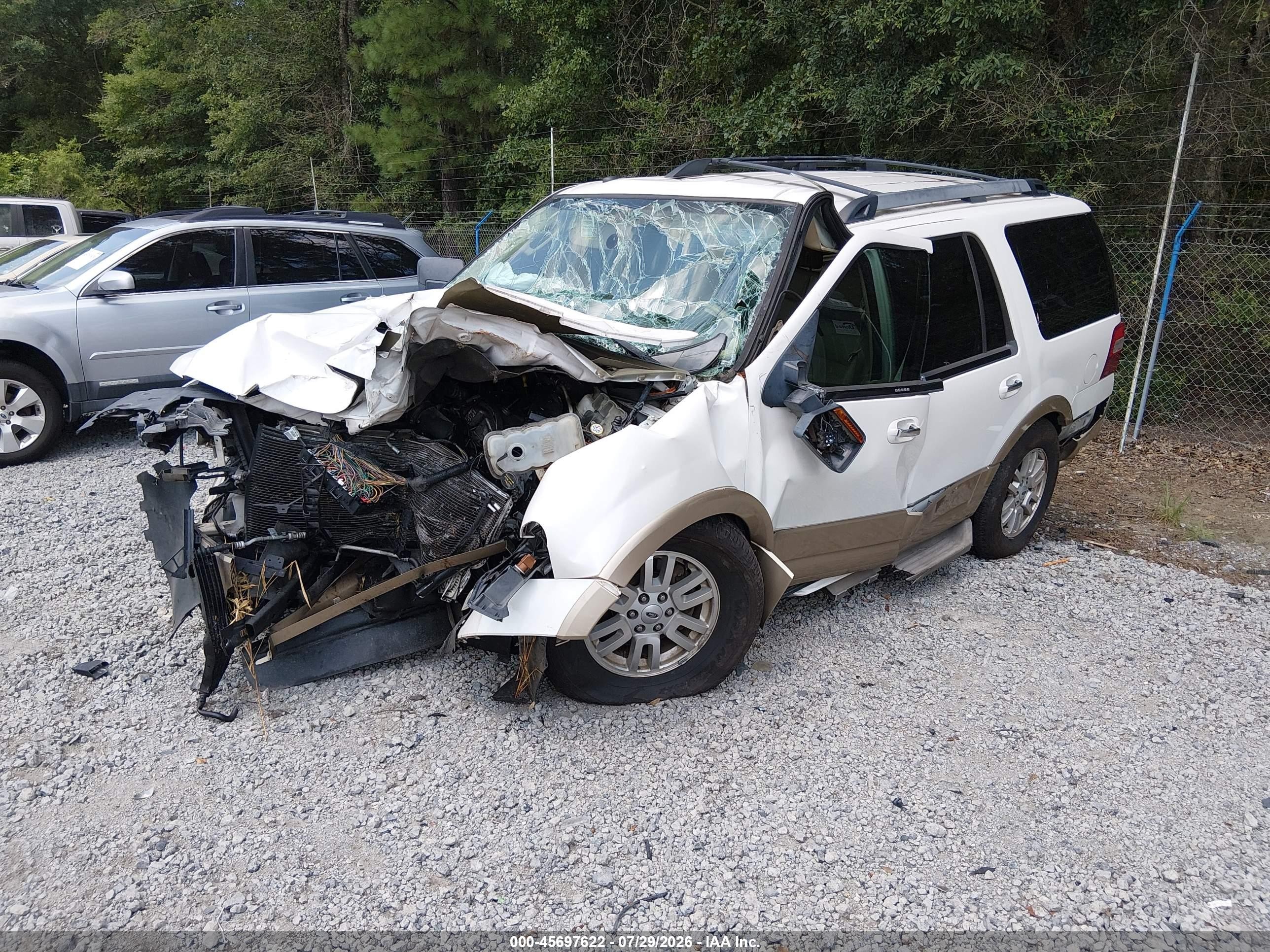 2011 Ford Expedition Xlt White vin: 1FMJU1H5XBEF49785