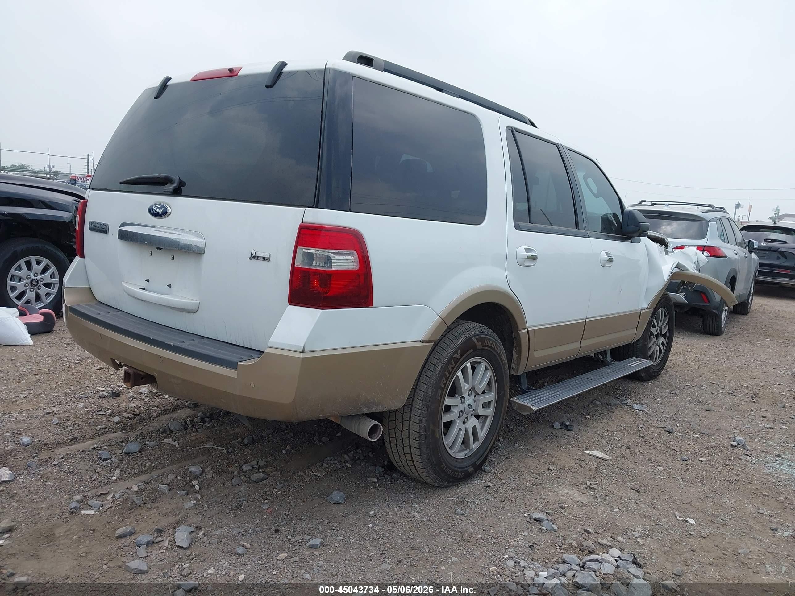 2012 Ford Expedition Xlt Белый vin: 1FMJU1H5XCEF15248