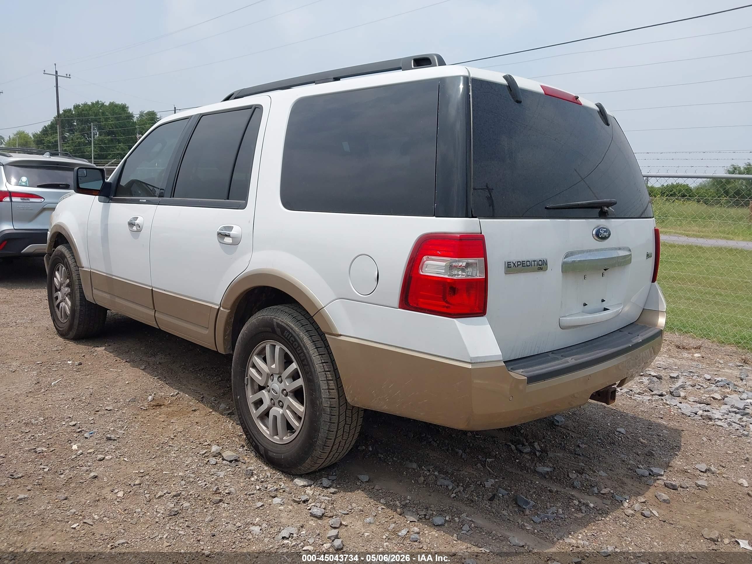 2012 Ford Expedition Xlt Белый vin: 1FMJU1H5XCEF15248