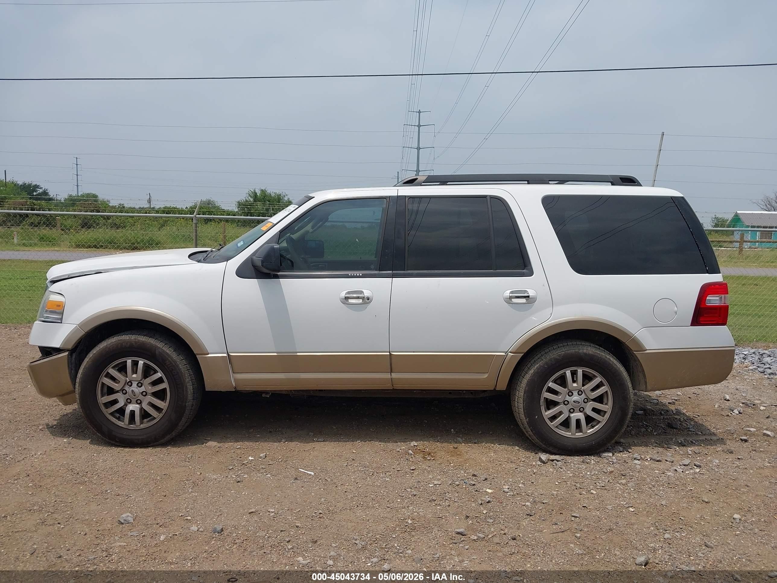 2012 Ford Expedition Xlt Белый vin: 1FMJU1H5XCEF15248