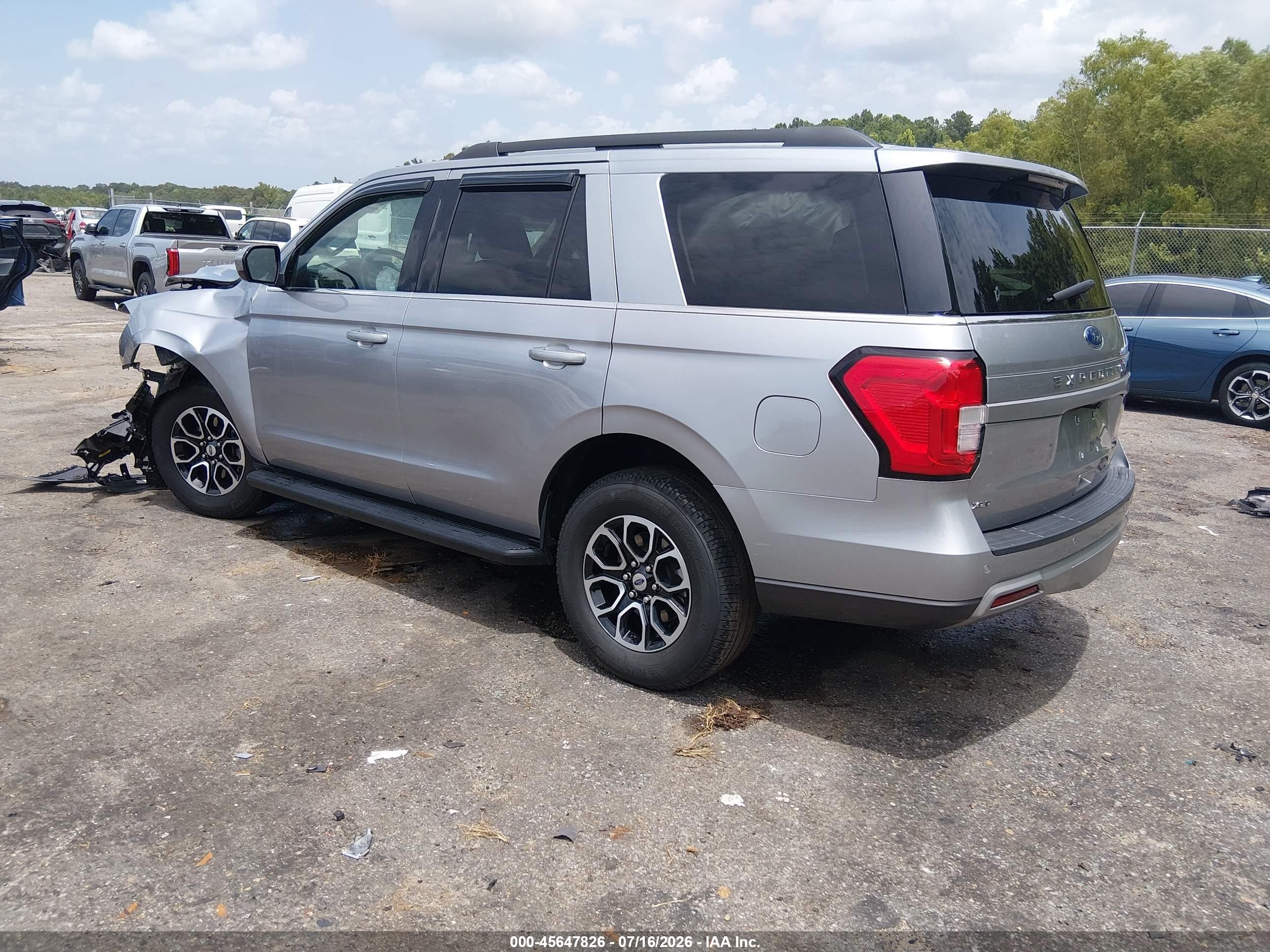 2024 Ford Expedition Xlt Серебряный vin: 1FMJU1H8XREA18641