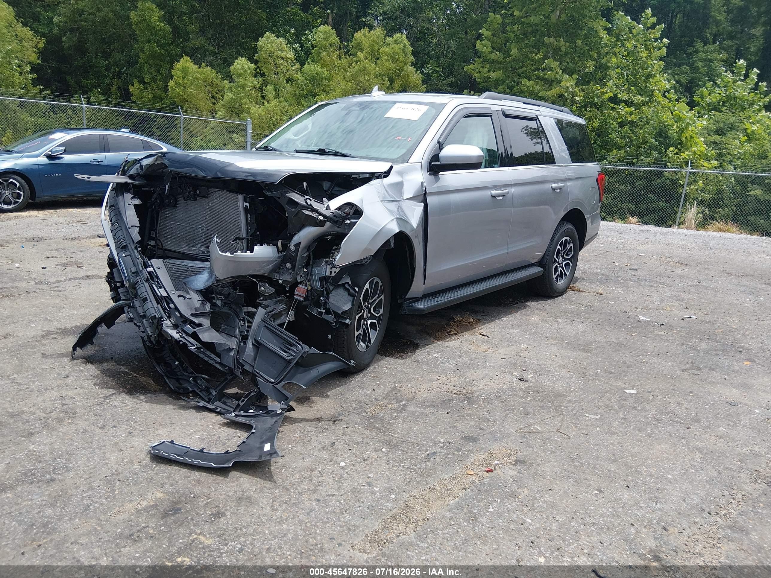 2024 Ford Expedition Xlt Серебряный vin: 1FMJU1H8XREA18641