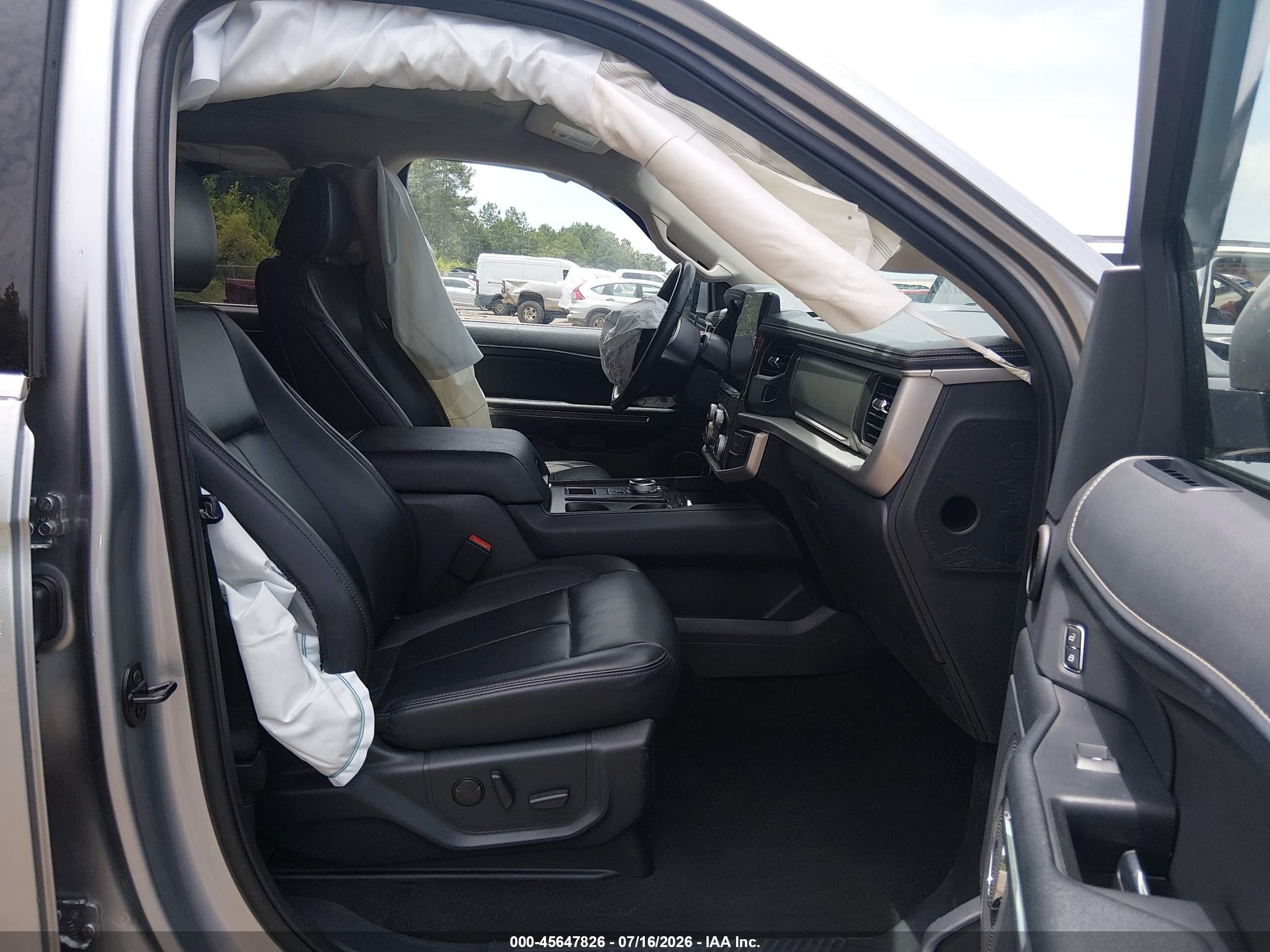2024 Ford Expedition Xlt Серебряный vin: 1FMJU1H8XREA18641