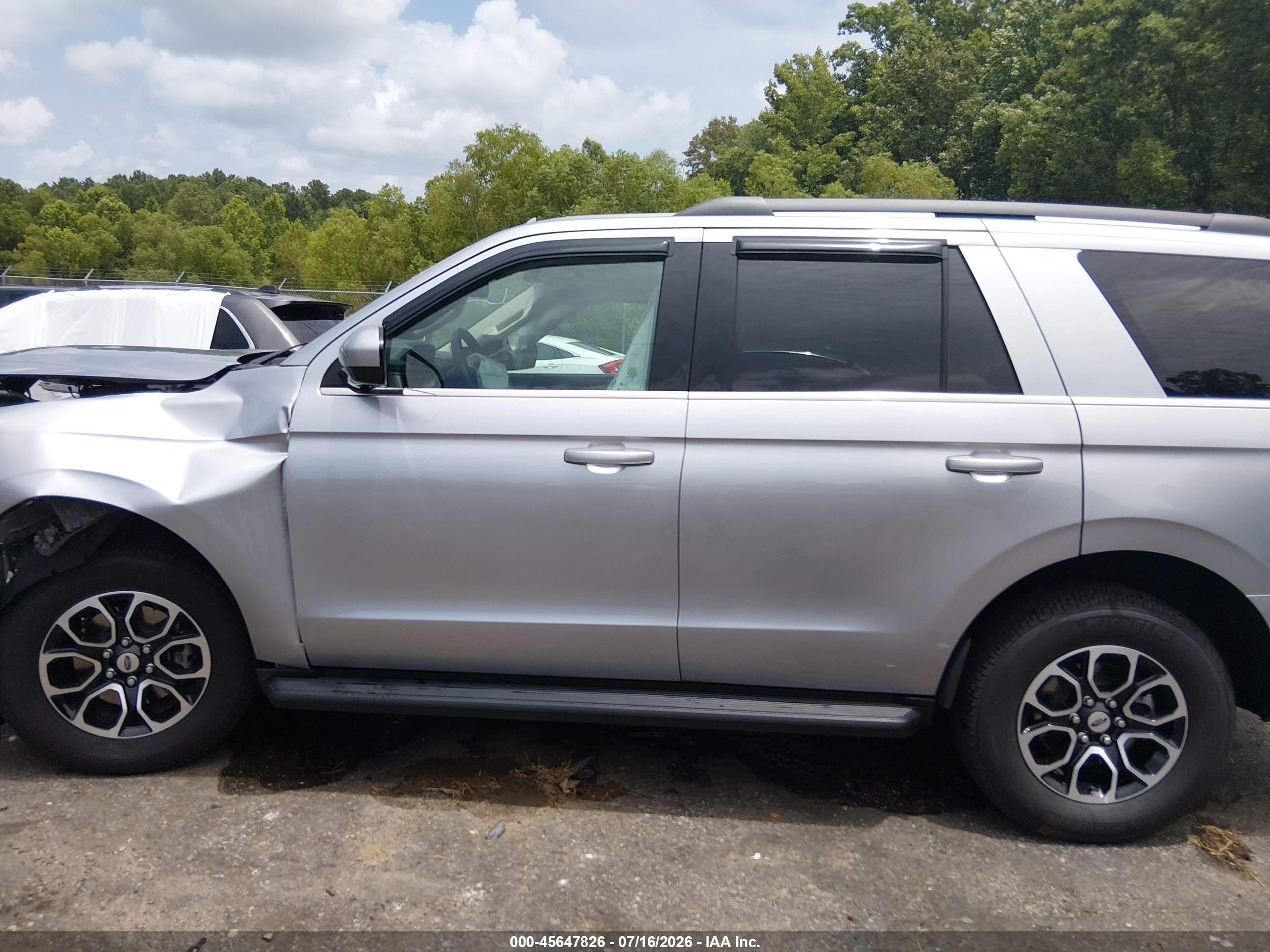 2024 Ford Expedition Xlt Серебряный vin: 1FMJU1H8XREA18641