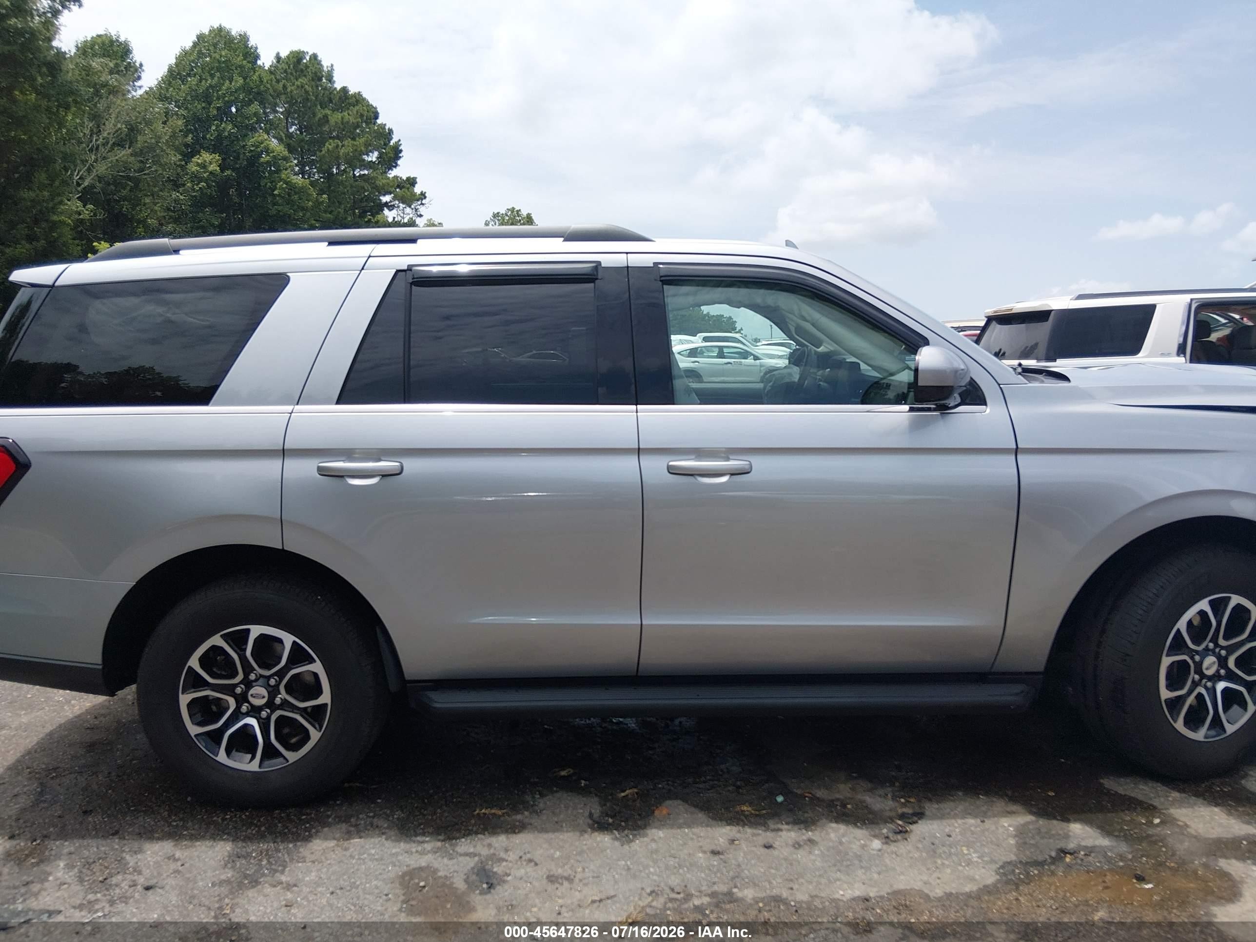 2024 Ford Expedition Xlt Серебряный vin: 1FMJU1H8XREA18641