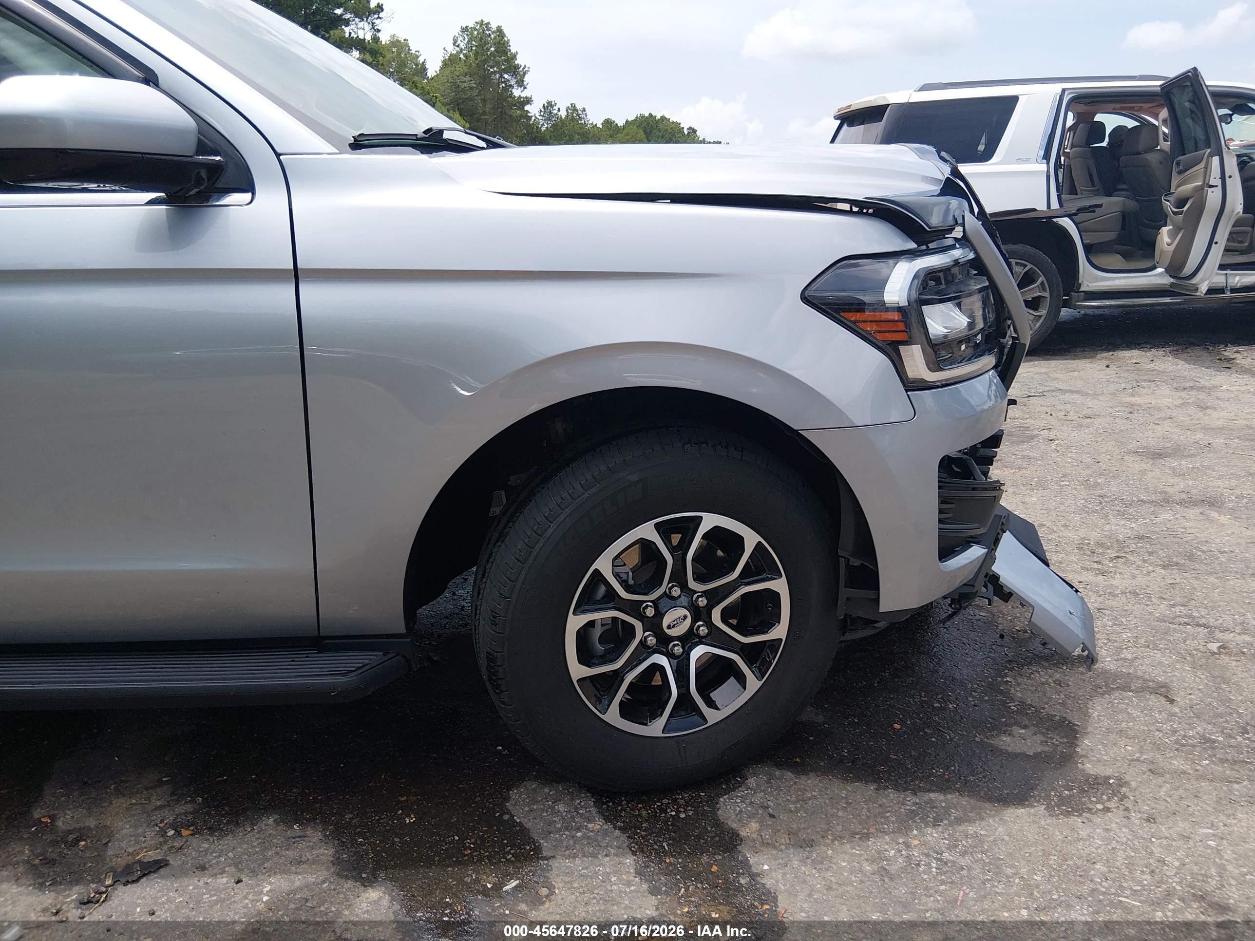 2024 Ford Expedition Xlt Серебряный vin: 1FMJU1H8XREA18641