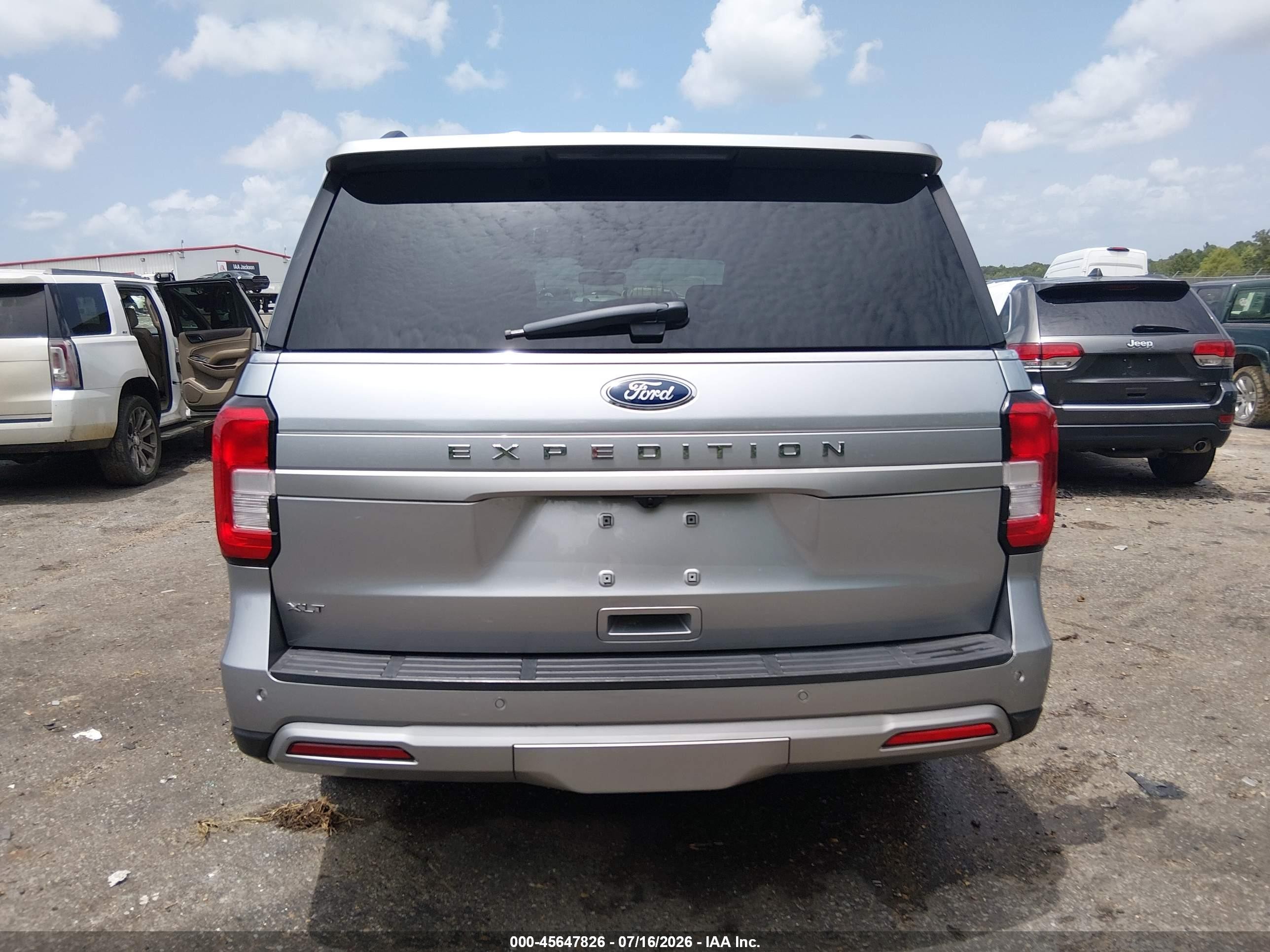 2024 Ford Expedition Xlt Серебряный vin: 1FMJU1H8XREA18641