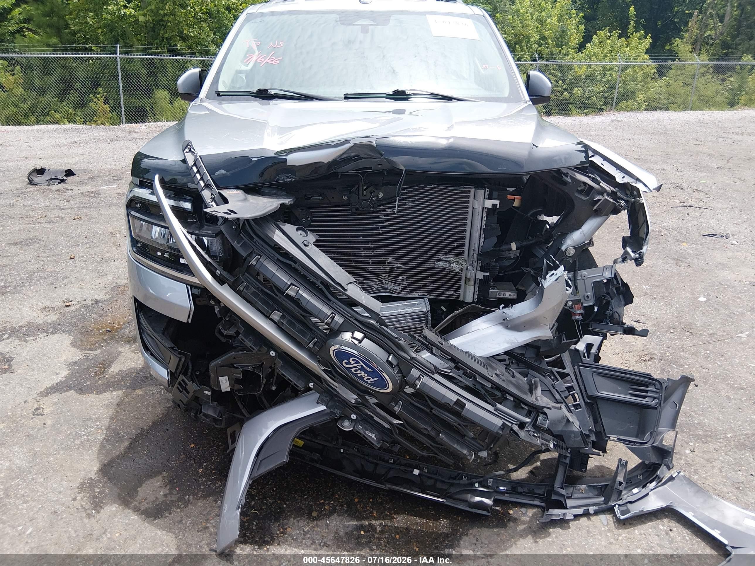 2024 Ford Expedition Xlt Серебряный vin: 1FMJU1H8XREA18641