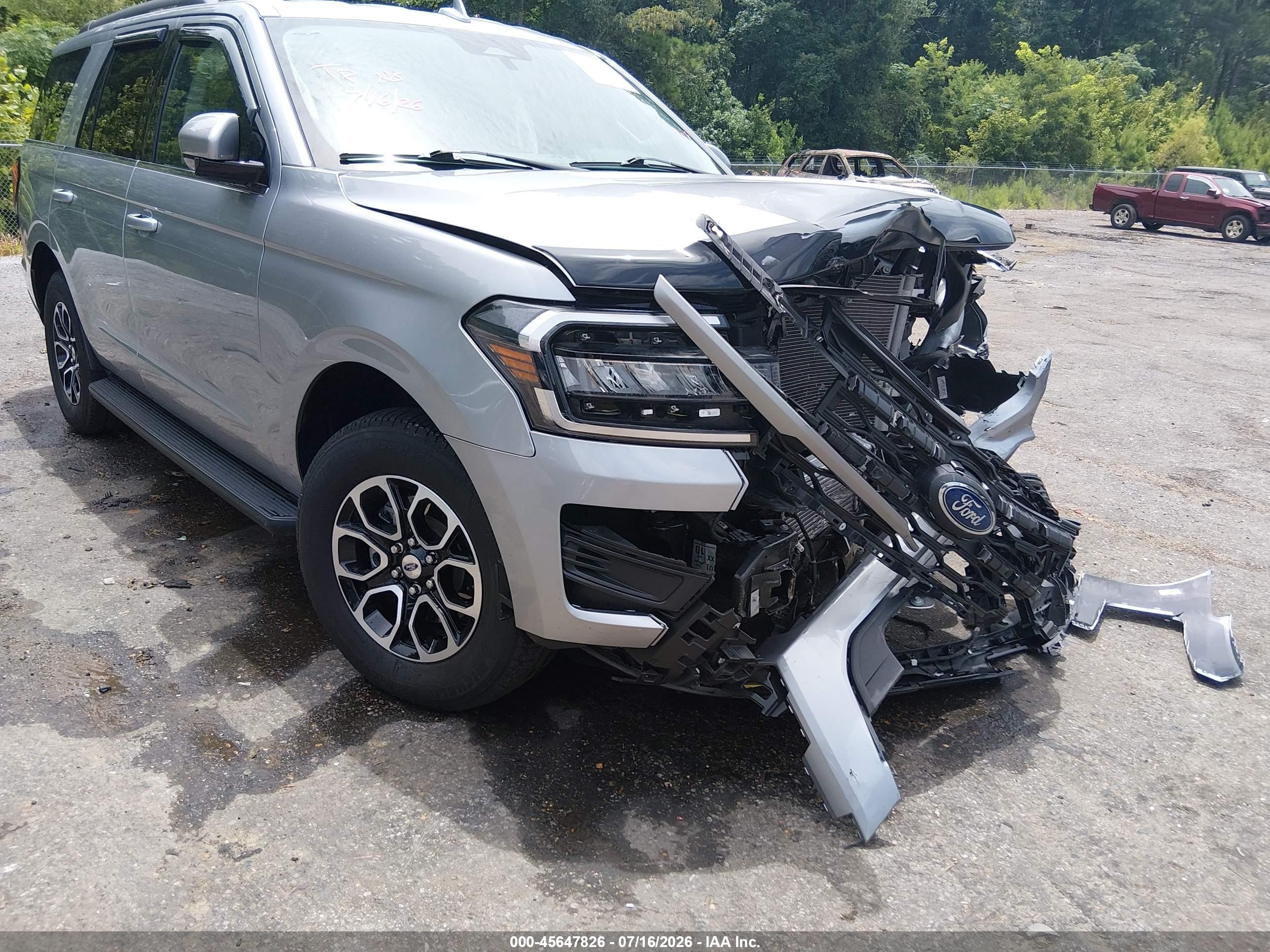 2024 Ford Expedition Xlt Серебряный vin: 1FMJU1H8XREA18641