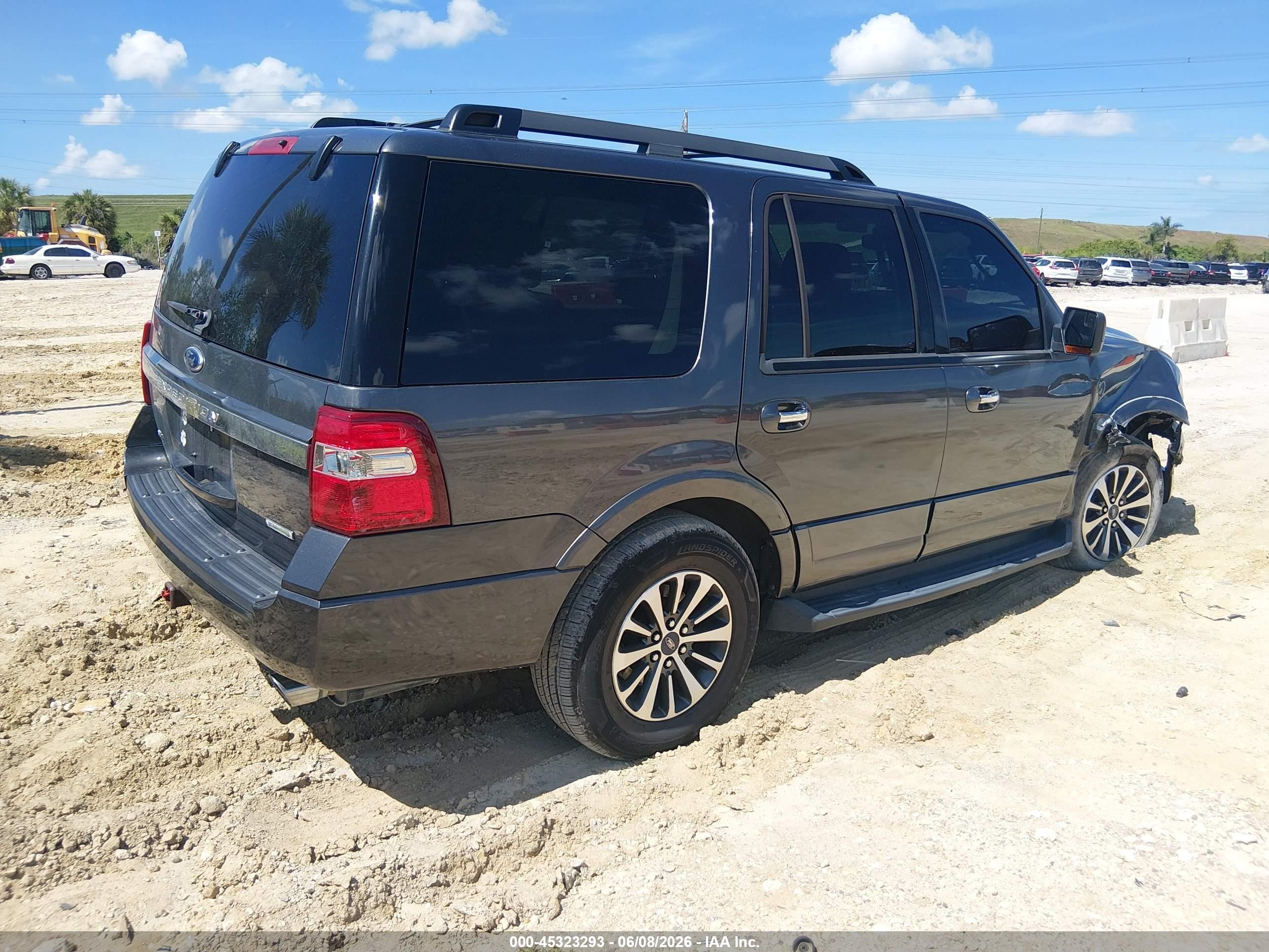 2015 Ford Expedition Xlt Черный vin: 1FMJU1HT0FEF00244