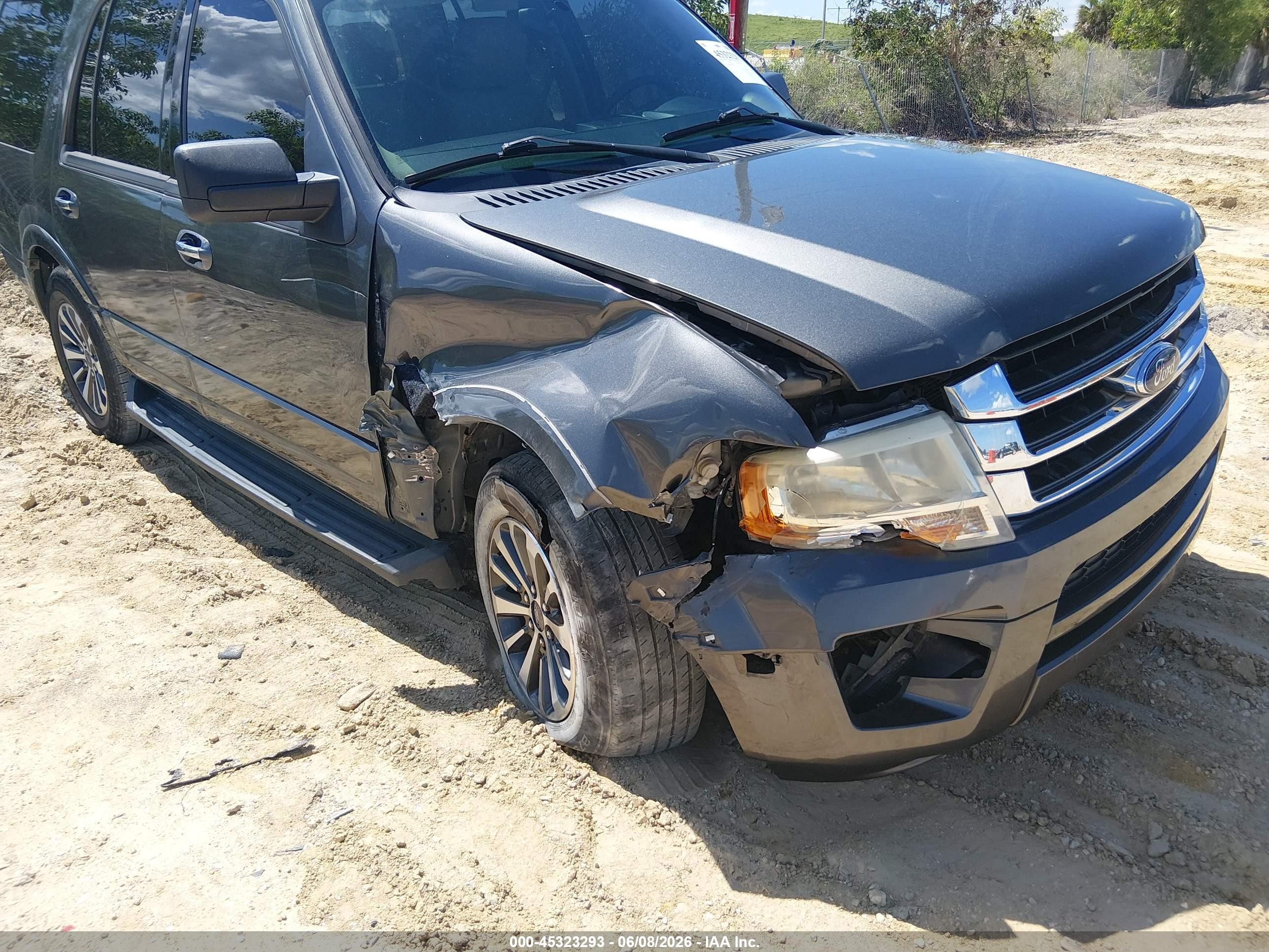 2015 Ford Expedition Xlt Черный vin: 1FMJU1HT0FEF00244