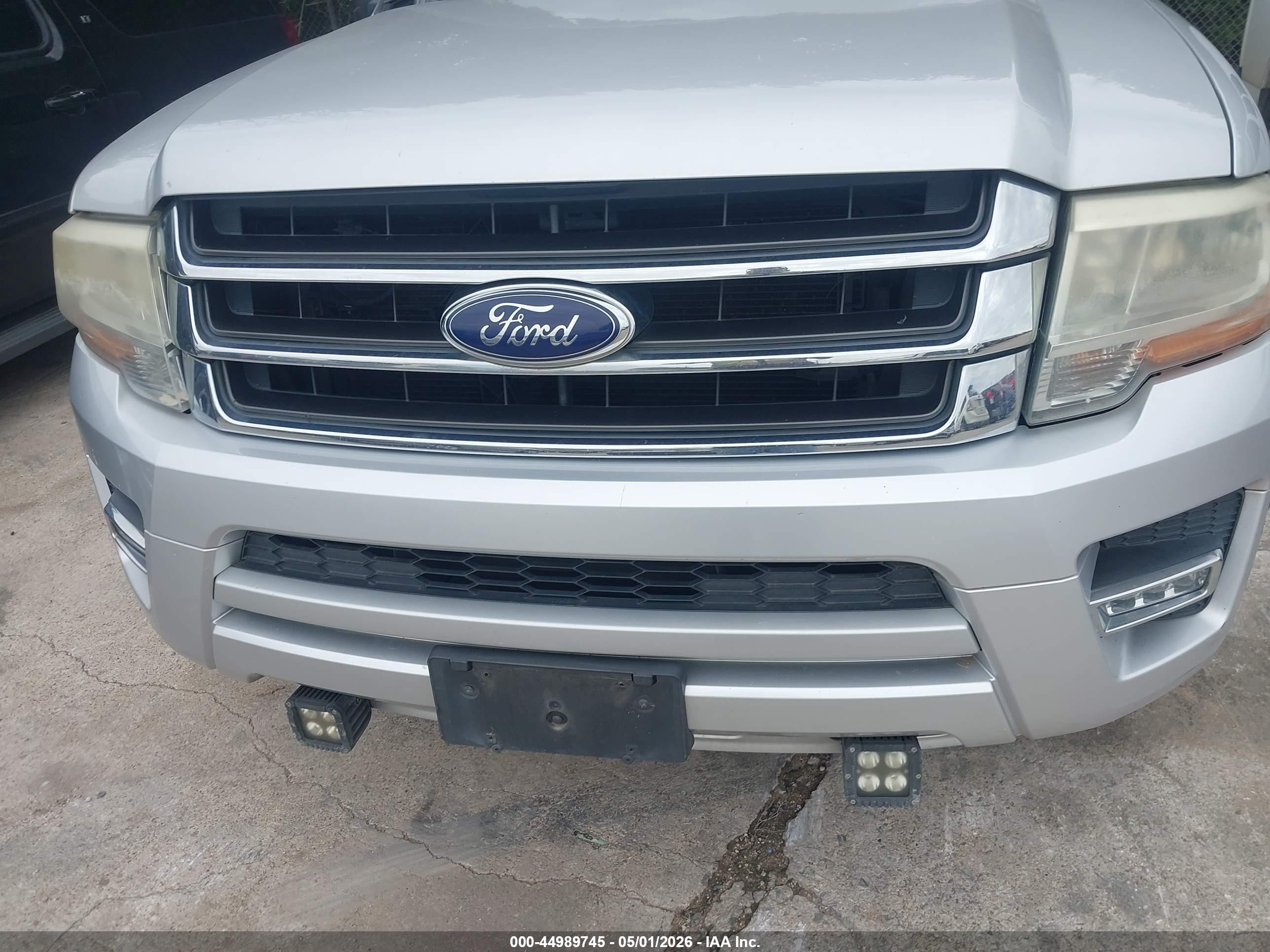 2015 Ford Expedition Xlt Silver vin: 1FMJU1HT1FEF04674