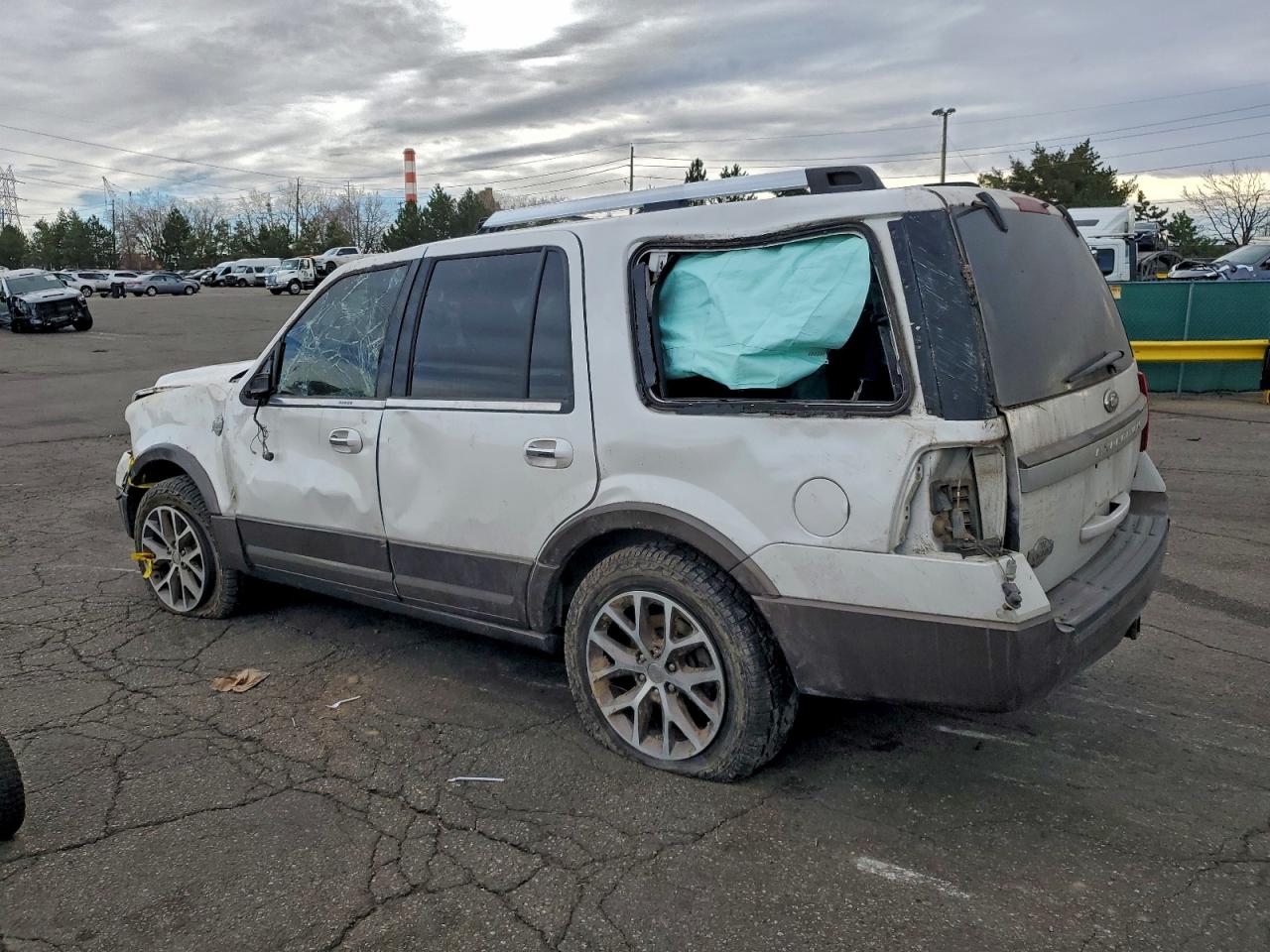 2015 Ford Expedition Xlt White vin: 1FMJU1HT2FEF47243