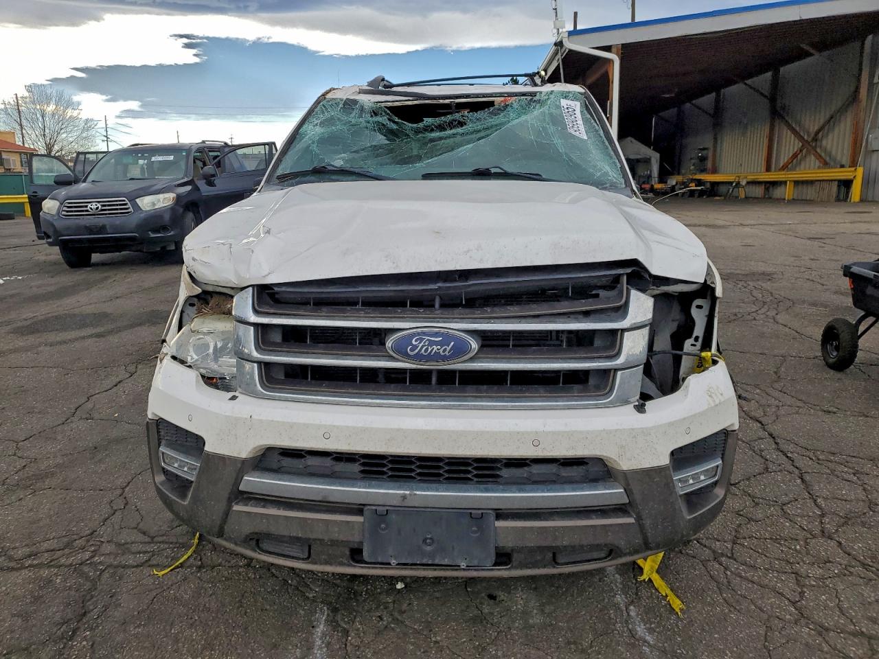 2015 Ford Expedition Xlt White vin: 1FMJU1HT2FEF47243