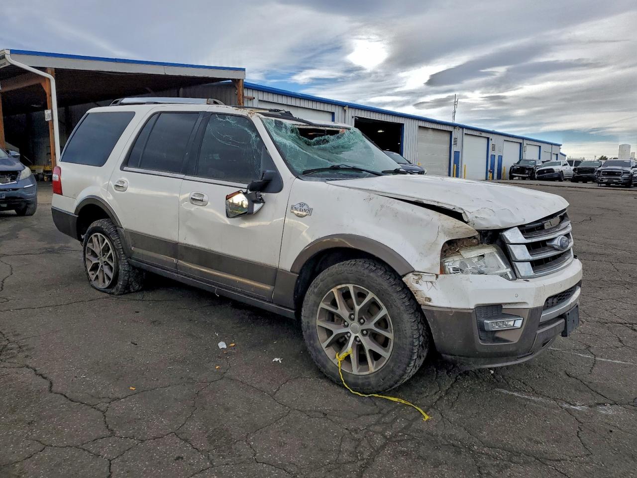 2015 Ford Expedition Xlt White vin: 1FMJU1HT2FEF47243