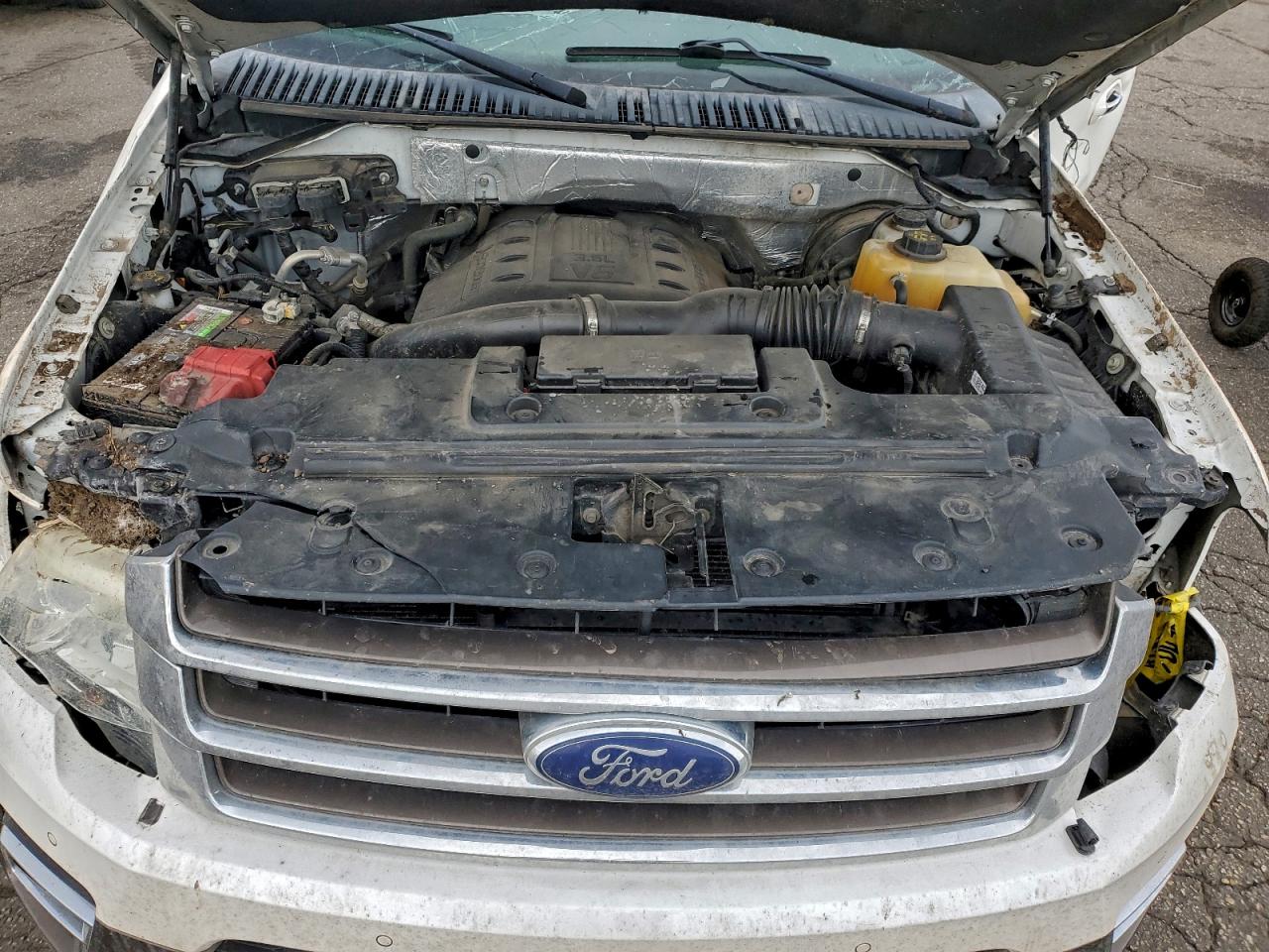 2015 Ford Expedition Xlt White vin: 1FMJU1HT2FEF47243