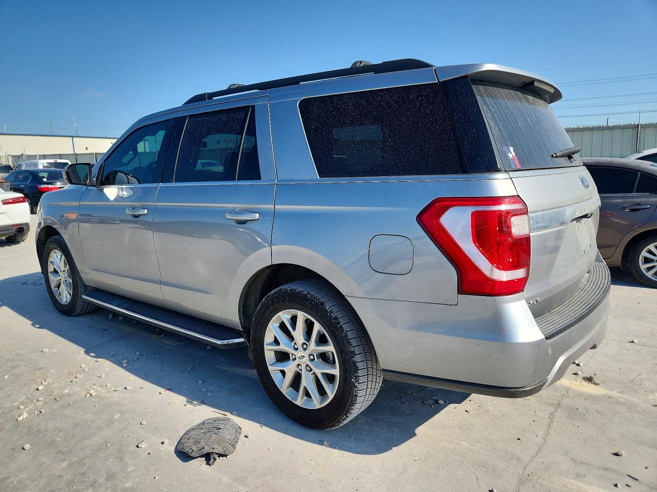 2020 Ford Expedition Xlt Silver vin: 1FMJU1HT2LEA66145