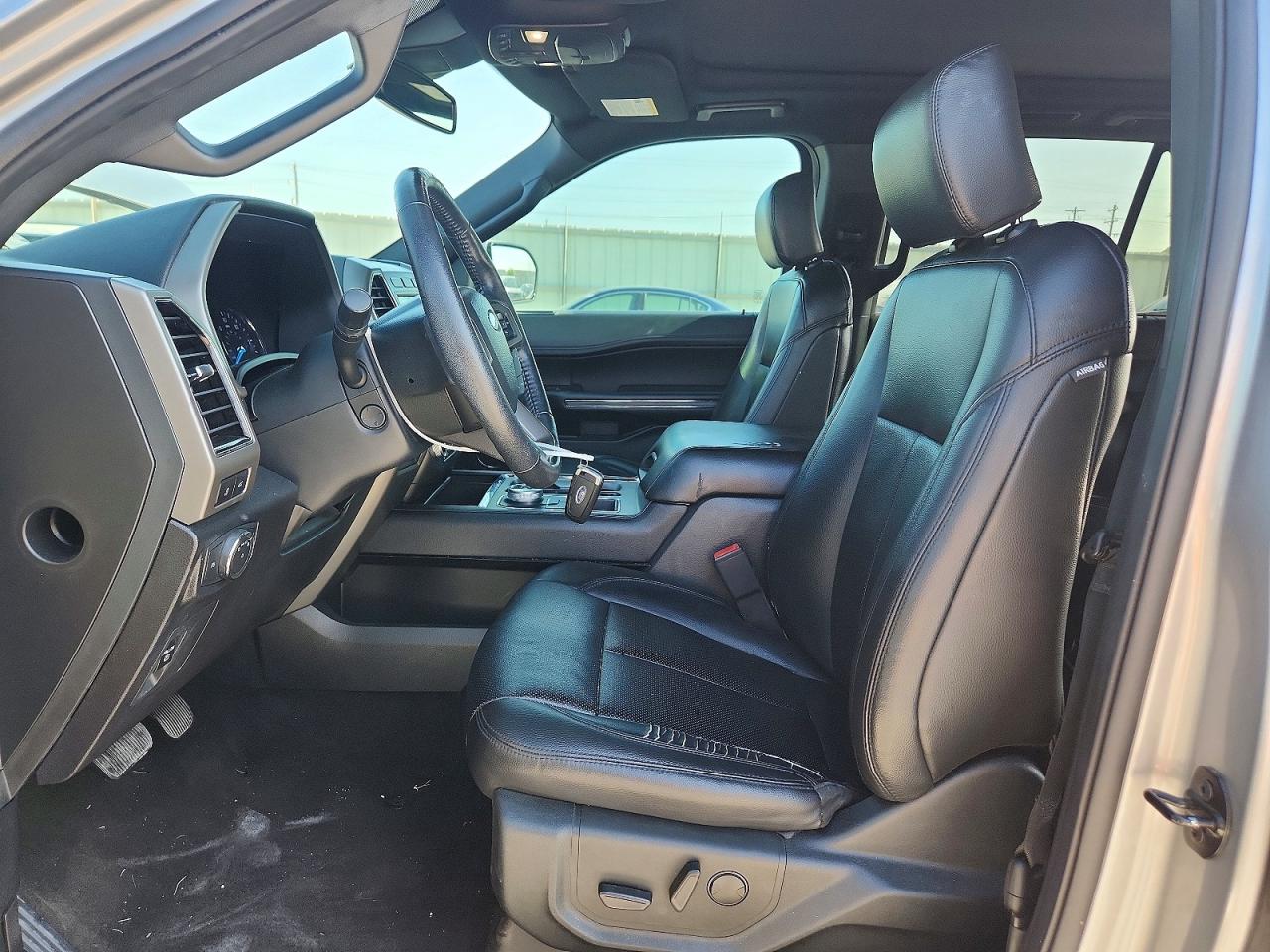 2020 Ford Expedition Xlt Silver vin: 1FMJU1HT2LEA66145