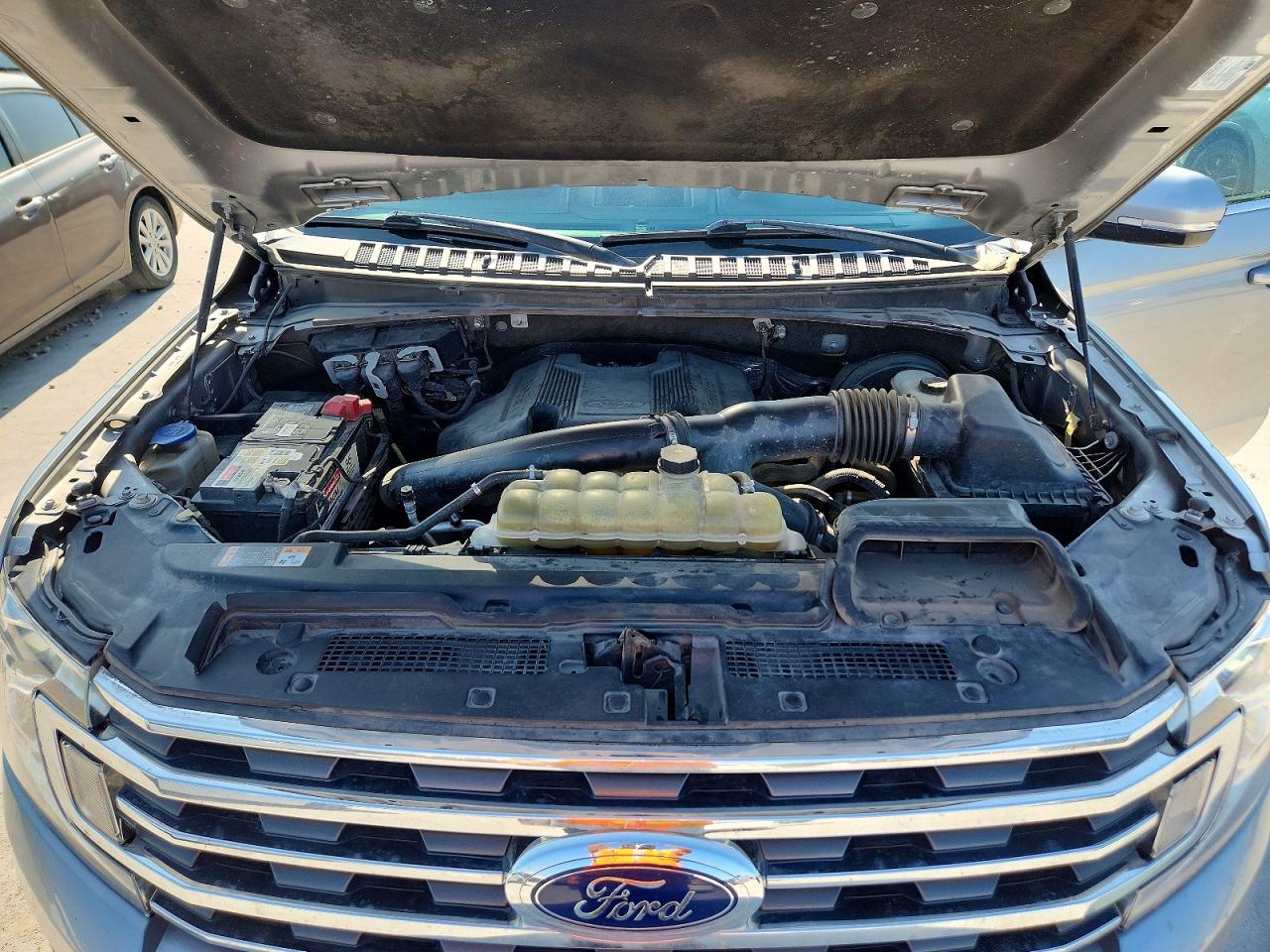 2020 Ford Expedition Xlt Silver vin: 1FMJU1HT2LEA66145