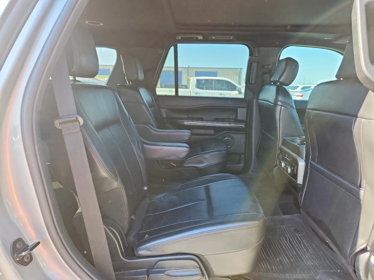 2020 Ford Expedition Xlt Silver vin: 1FMJU1HT2LEA66145