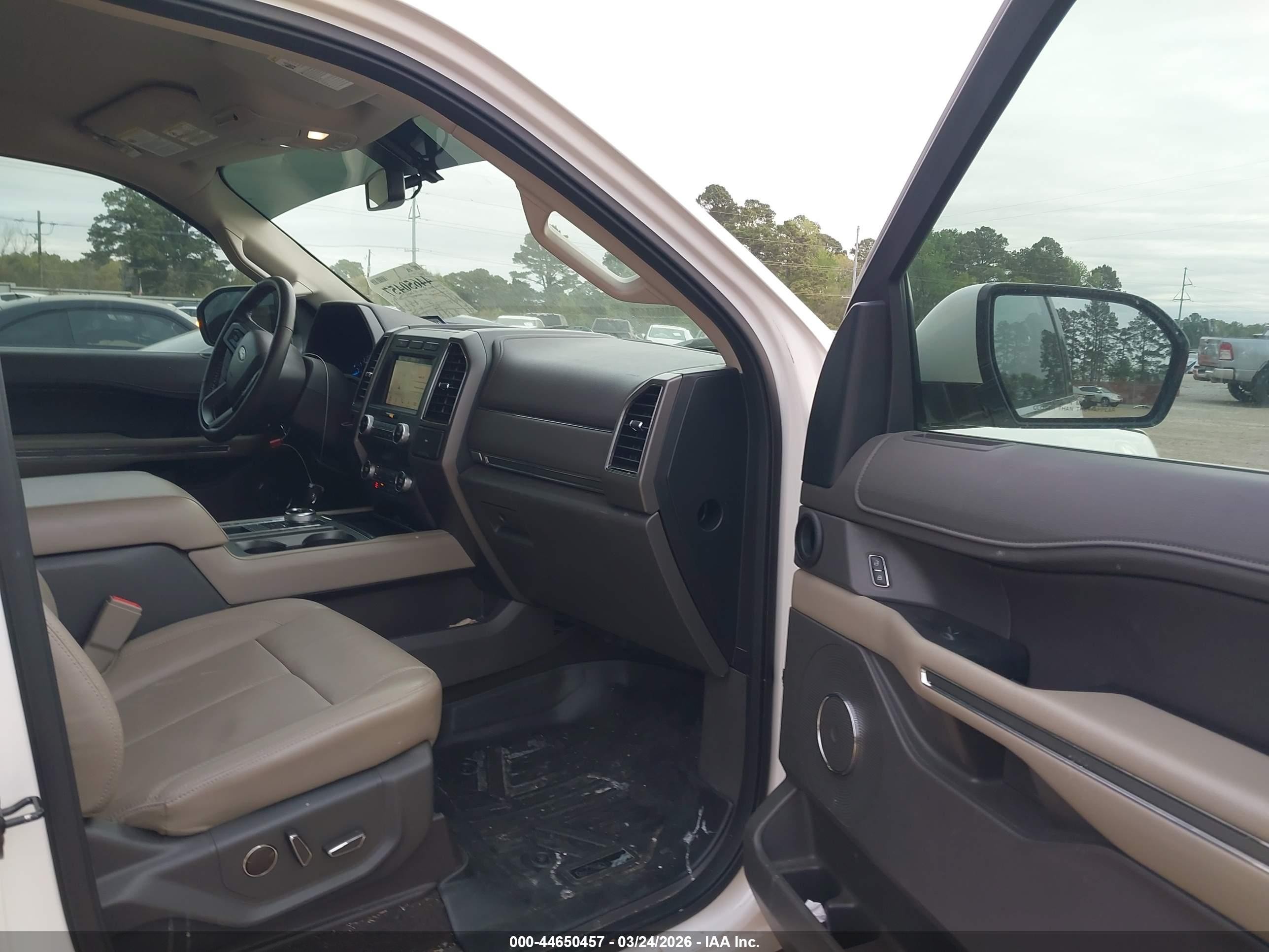 2019 Ford Expedition Xlt White vin: 1FMJU1HT4KEA27040